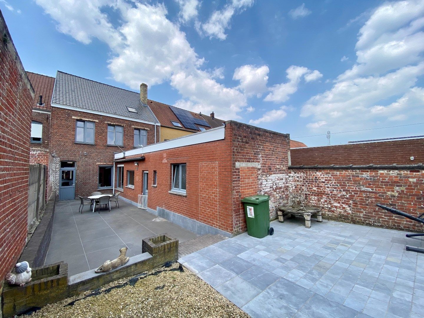 Ieper (Elverdinge), ruime rijwoning met zonnige tuin. foto 15