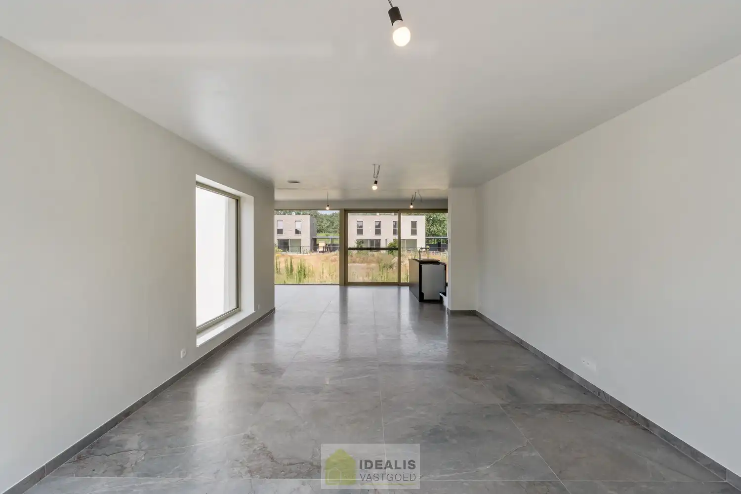 Schitterend volledig vernieuwde woning met 3 ruime slaapkamers foto 45