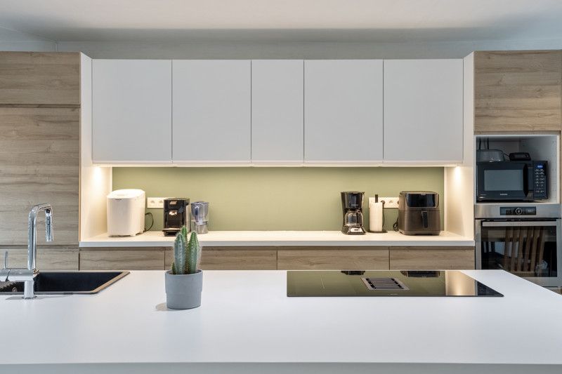 Recente, instapklare woning met garage en zwembad foto 6