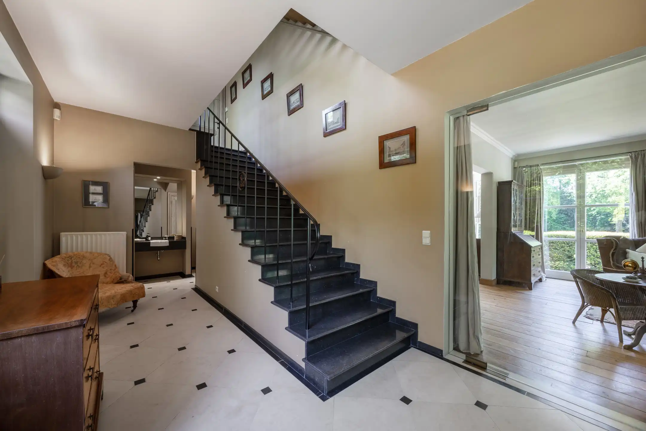 Unieke parel op royaal perceel (3.877 m²) met bouwgrond foto 5