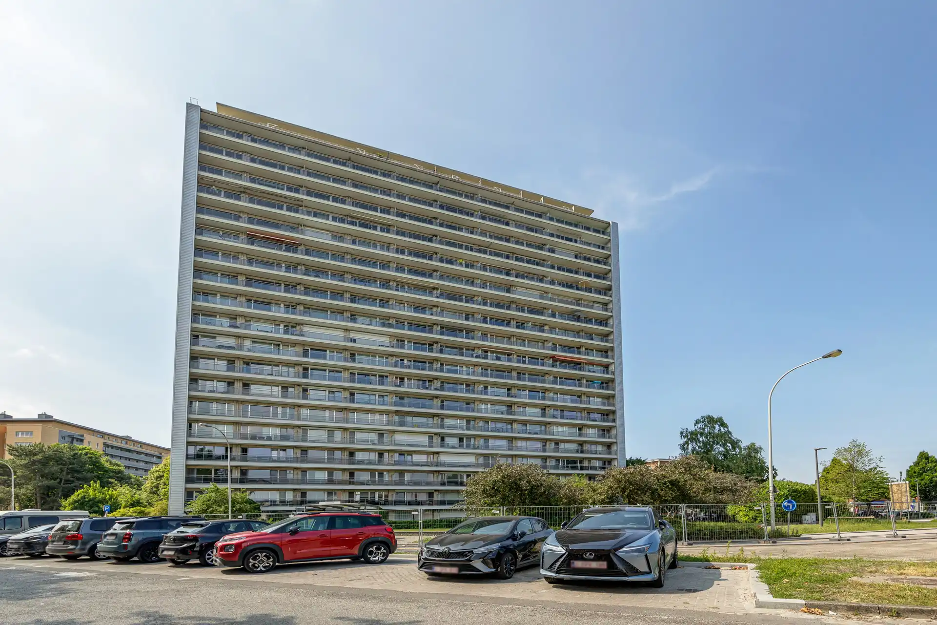 Ruim en lichtrijk appartement met panoramisch uitzicht! foto {{pictureIndex}}