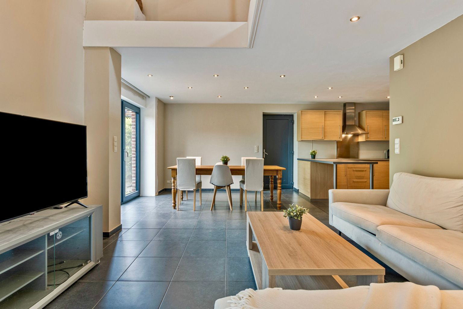 GERENOVEERDE WONING MET TUIN IN BOUTERSEM foto 8