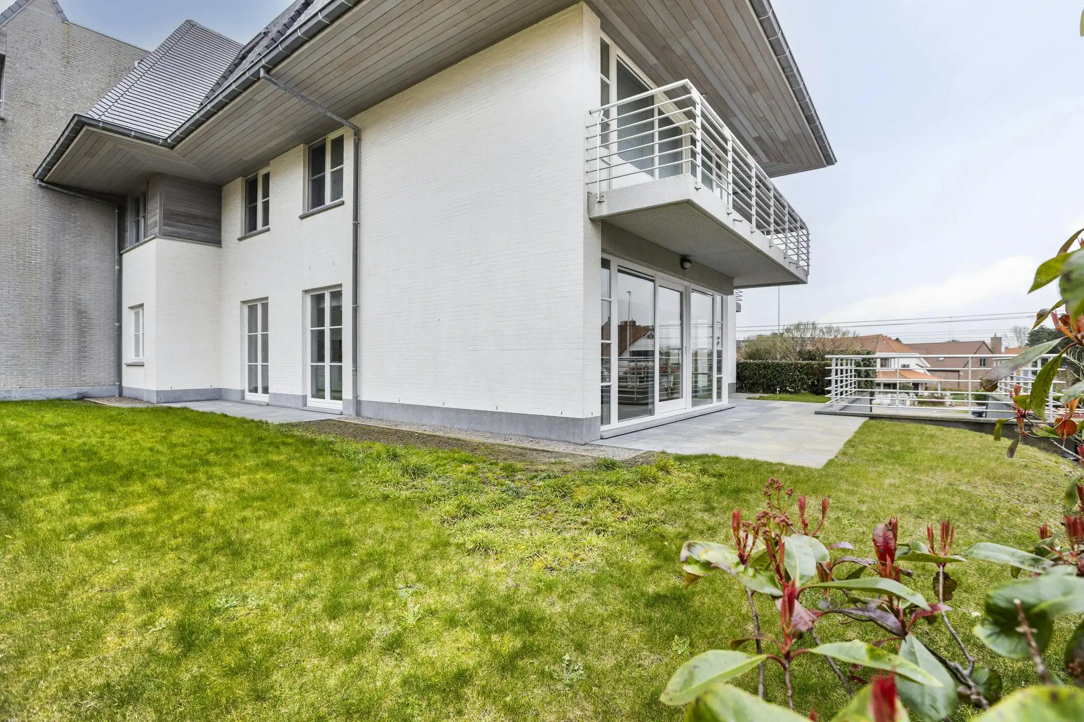 Appartement met 2 slaapkamers en zonnige tuin in Sint-Idesbald foto 2