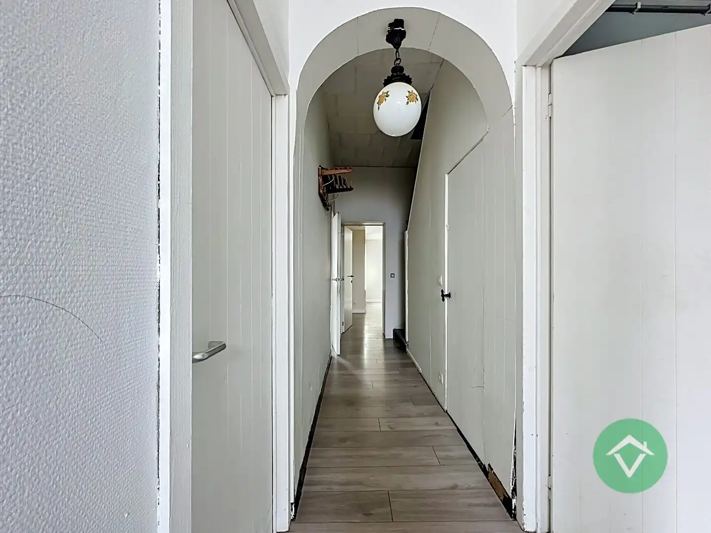Op te frissen gezinswoning met vier slaapkamers, inpandige garage te Koekelare foto 3