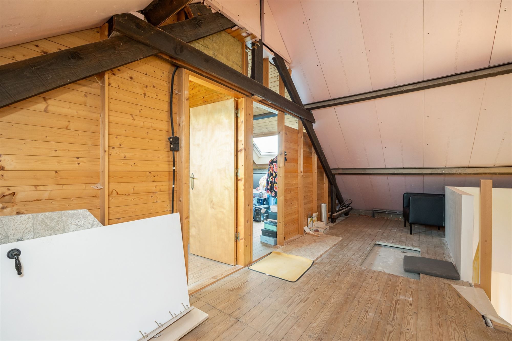 Ruime gezinswoning met drie slaapkamers en tuin foto 18