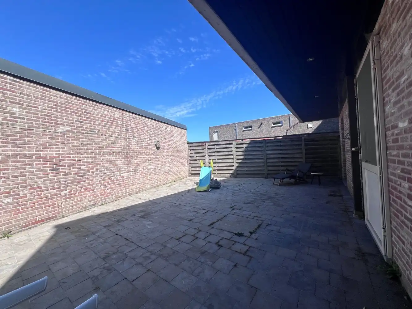 Ruim appartement met 2 slaapkamers, zonnig terras en garage in hartje Zwevezele / Hille foto 9