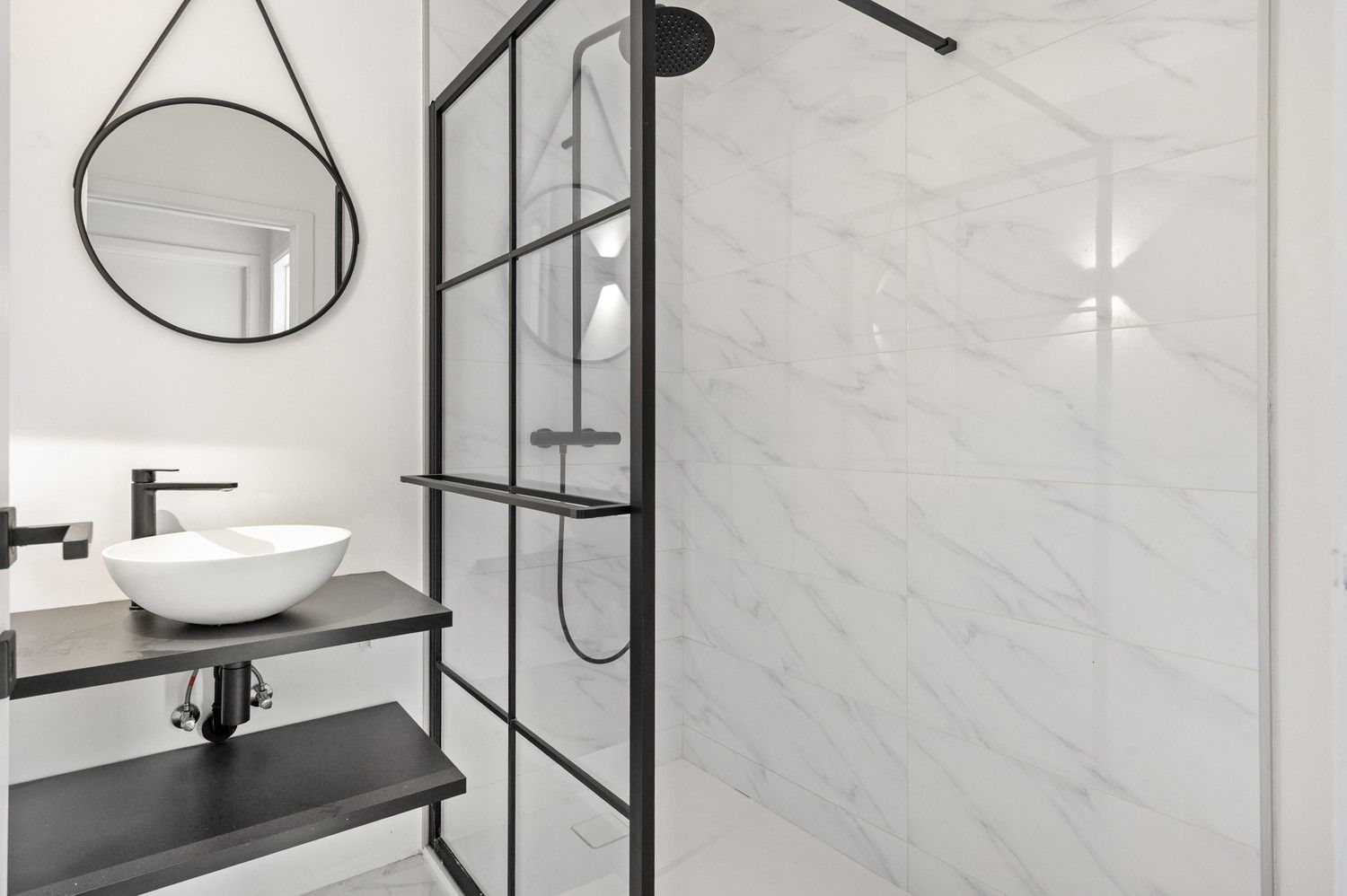 Modern, gunstig gelegen appartement met 2 slaapkamers te Hove foto 9