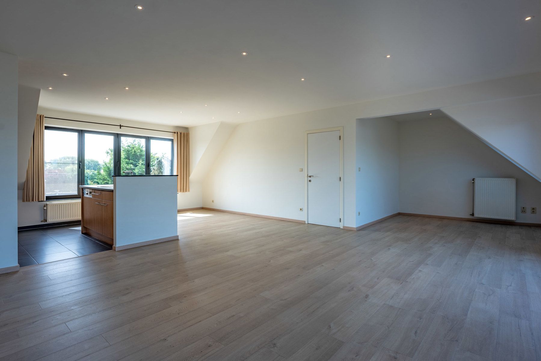 Met lift en zeer groot terras. Mooi afgewerkt! foto 3