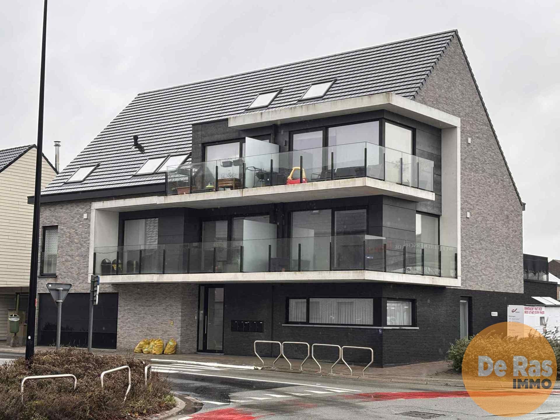 WETTEREN - Recent dakappartement op topligging! foto {{pictureIndex}}