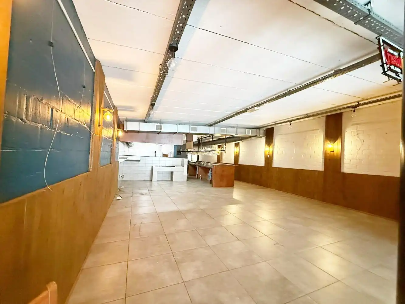 Ruim handelsgelijkvloers (±350 m²) met tal van mogelijkheden op topligging in Ninove foto 4