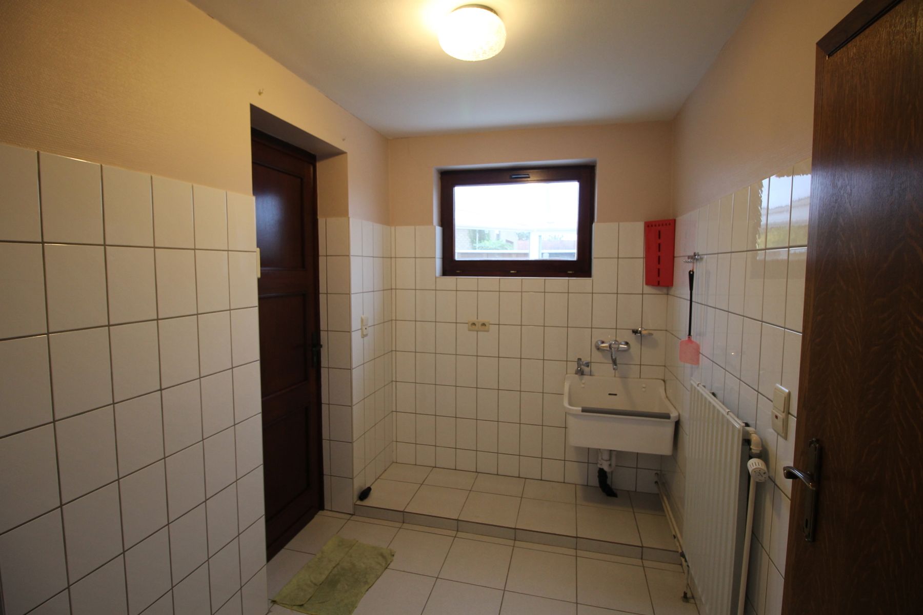 Een woning met 3 slaapkamers, garage en tuin vlakbij het centrum van Merksplas. foto 10