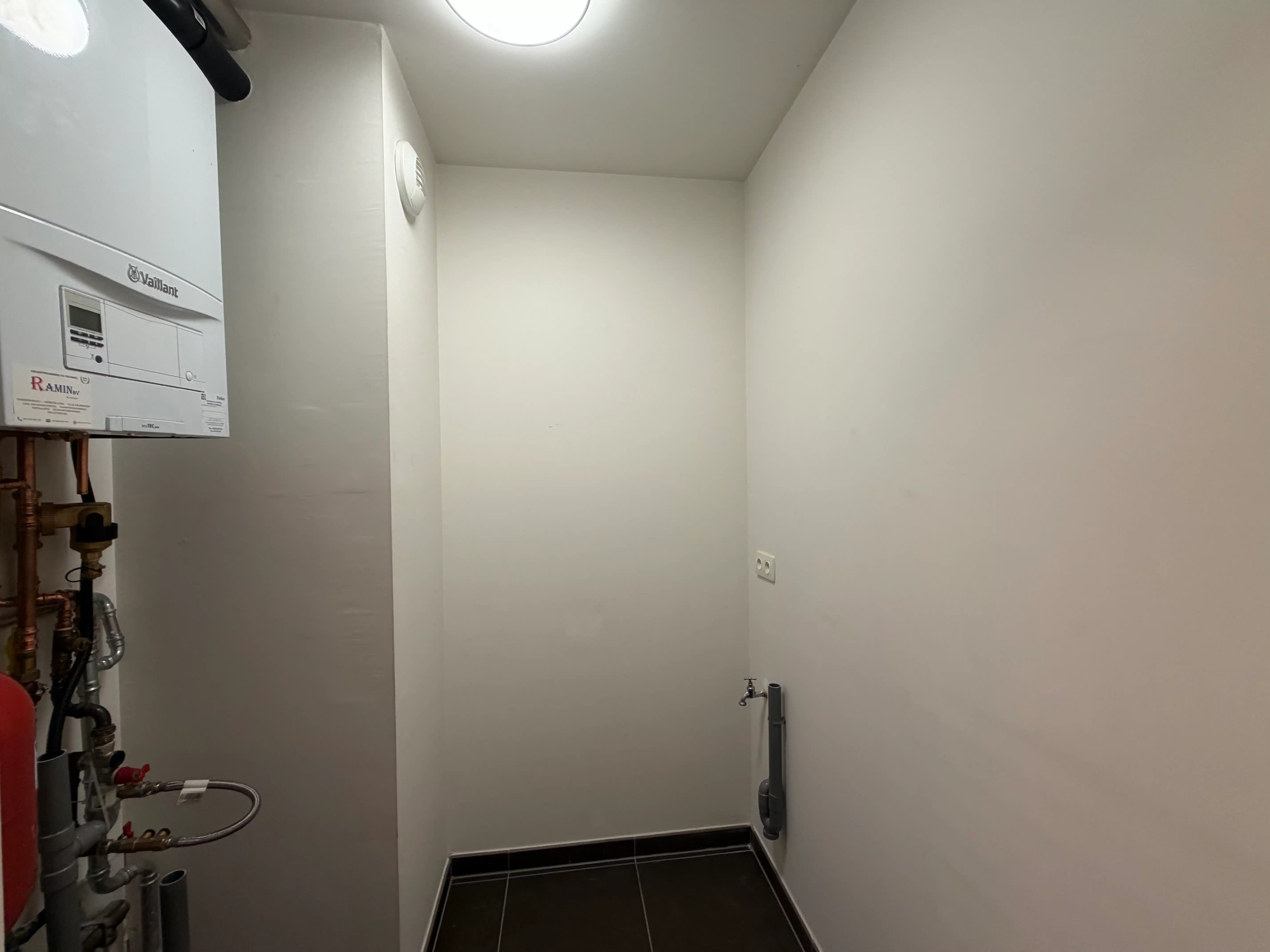 Instapklaar appartement met twee slaapkamers en garage foto 15