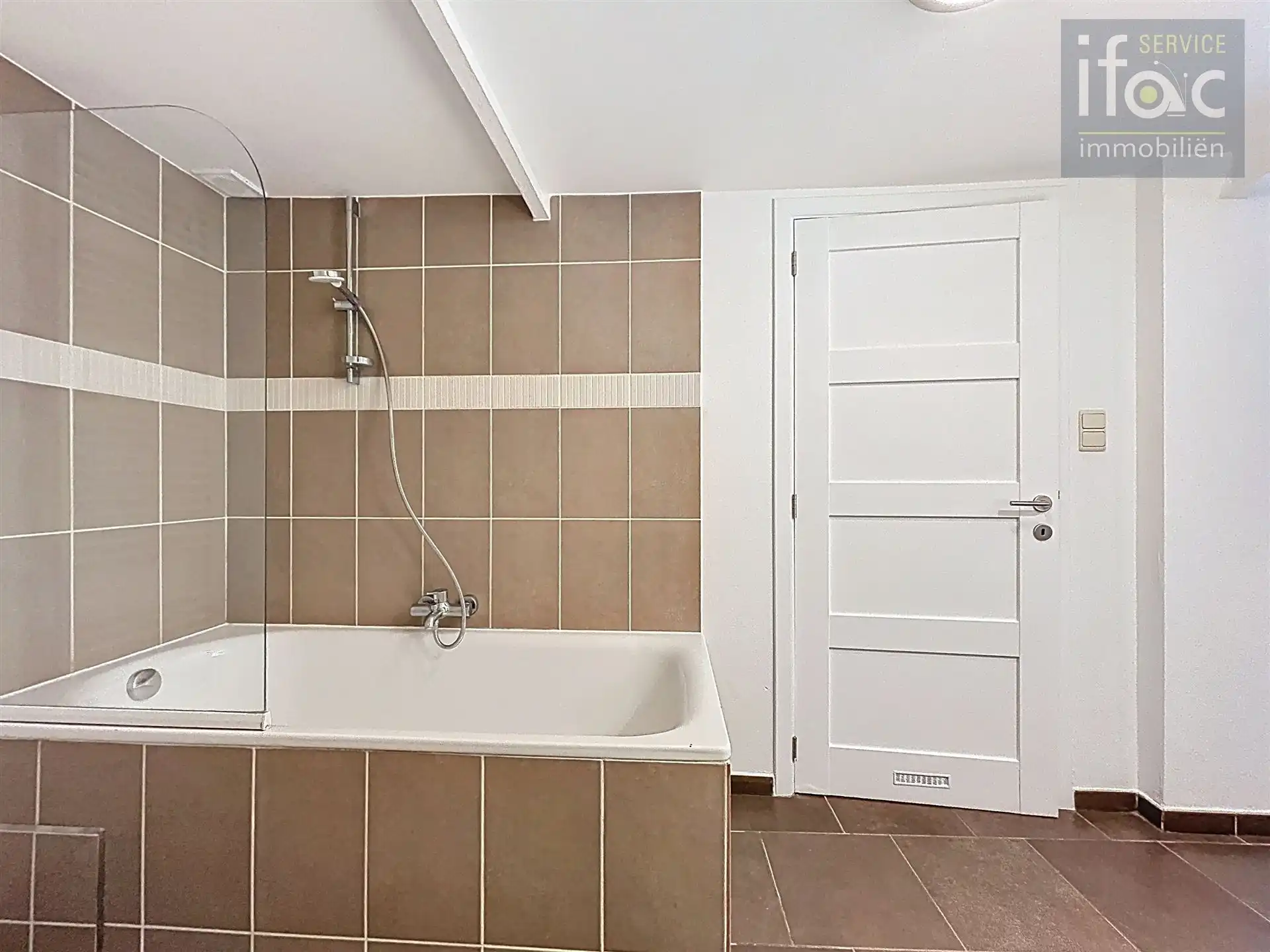 Gelijkvloers appartement met bergingszolder foto 8