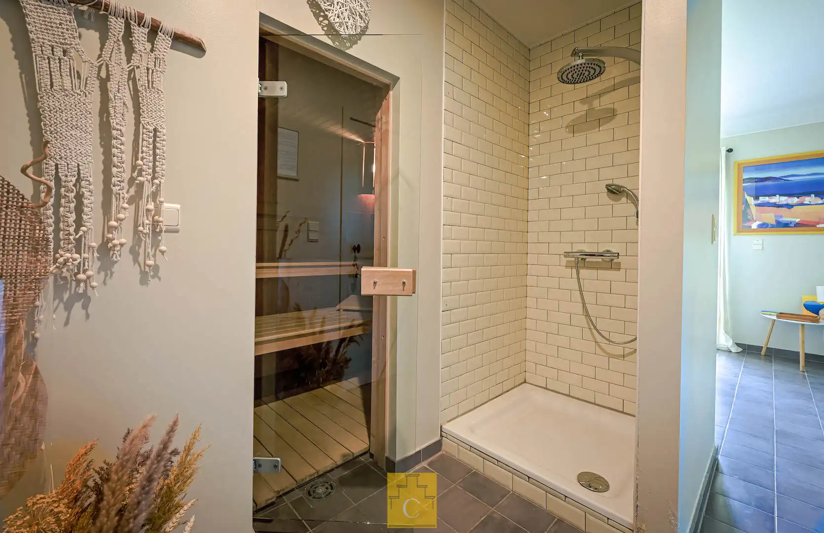 Idyllisch gelegen landgoed, voormalige hoeve, met karakterwoning, vakantieverblijf/boutique B & B met 6 vergunde kamers, parking en weide op circa 1 ha foto 23