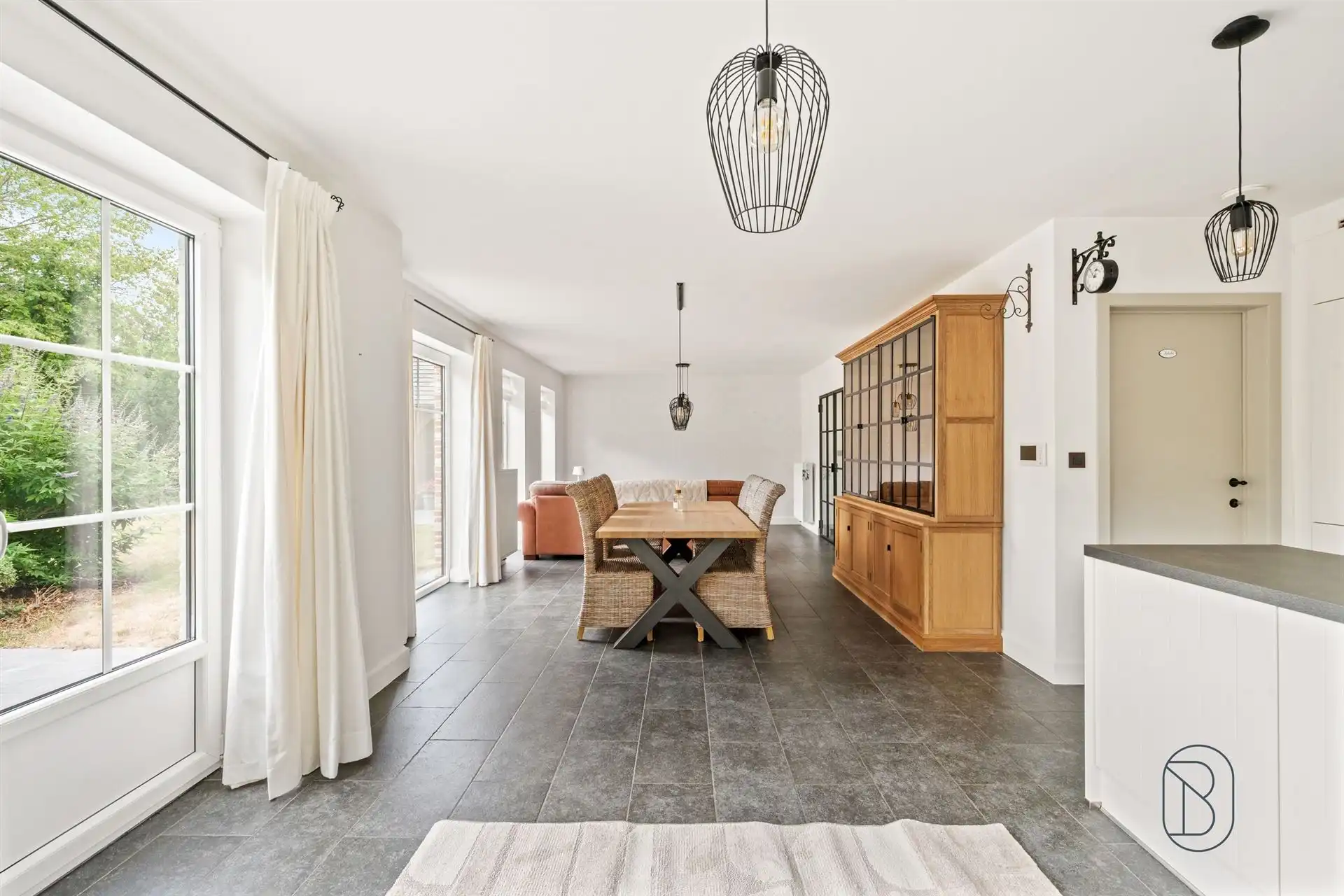 Stijlvolle pastoriewoning op rustige locatie foto 8