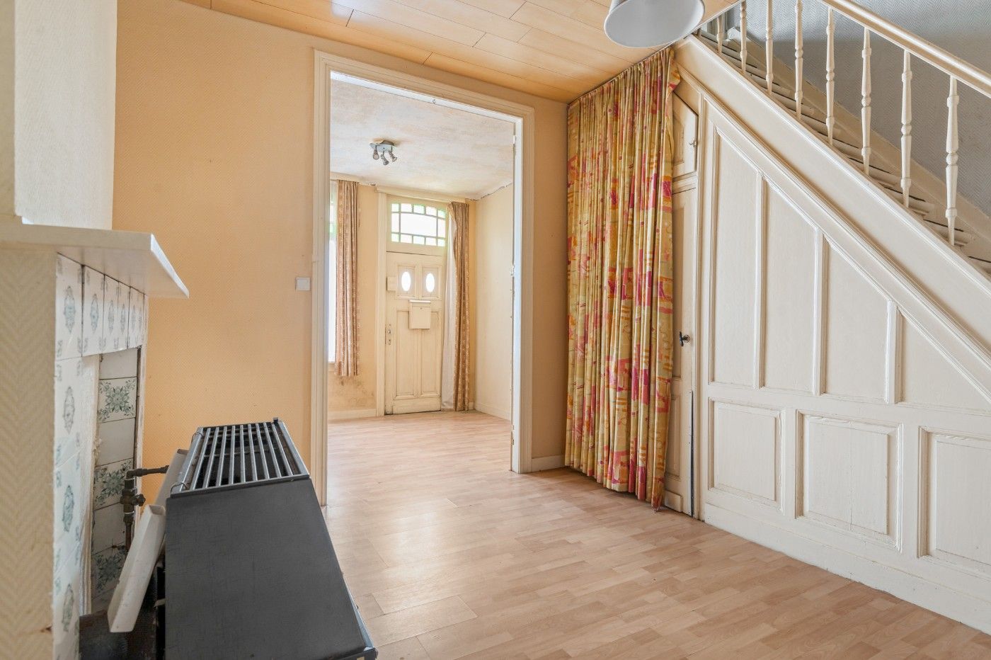 Charmante, te renoveren woning met 2 slpk. en tuin foto 5