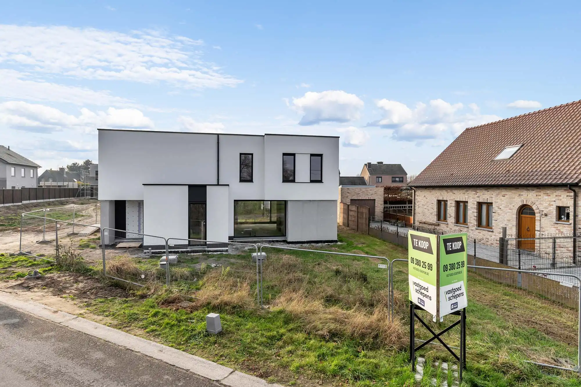 Moderne energiezuinige woning te Machelen-aan-de-Leie foto {{pictureIndex}}