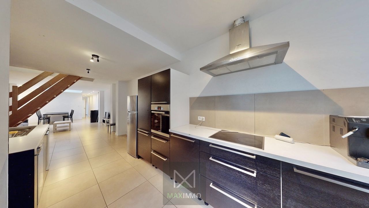 🏡 Volledig gerenoveerde halfopen woning met 4 slaapkamers & zonnige tuin – Harelbeke foto 2