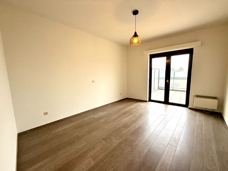 Instapklaar en ruim appartement met 2 slaapkamers en groot terras in hartje Deinze foto 8