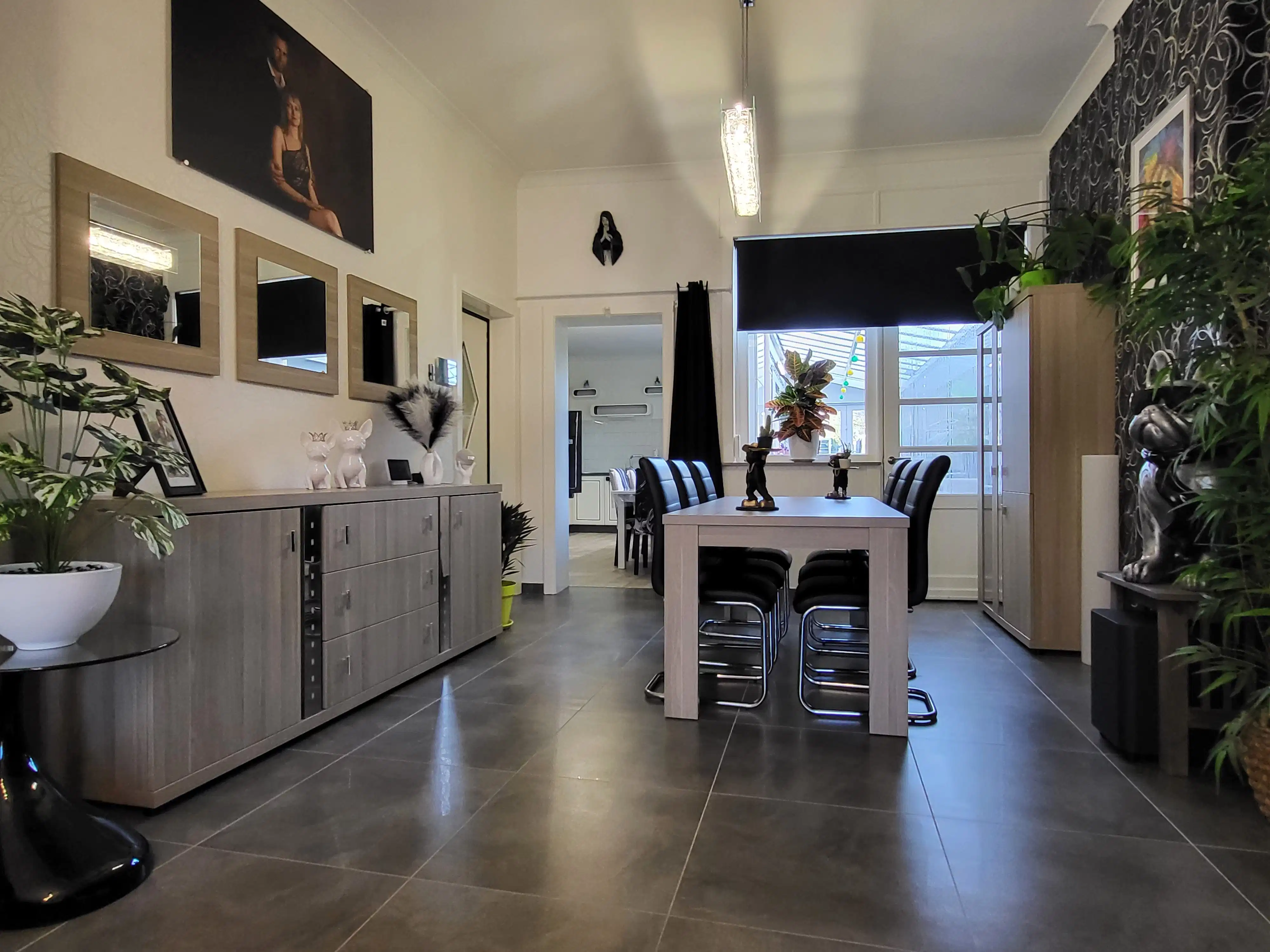 Deze charmante en verrassend ruime woning combineert karakter met hedendaags comfort en is gelegen op een perceel van 341 m² met een zuidwestgericht terras. foto 11