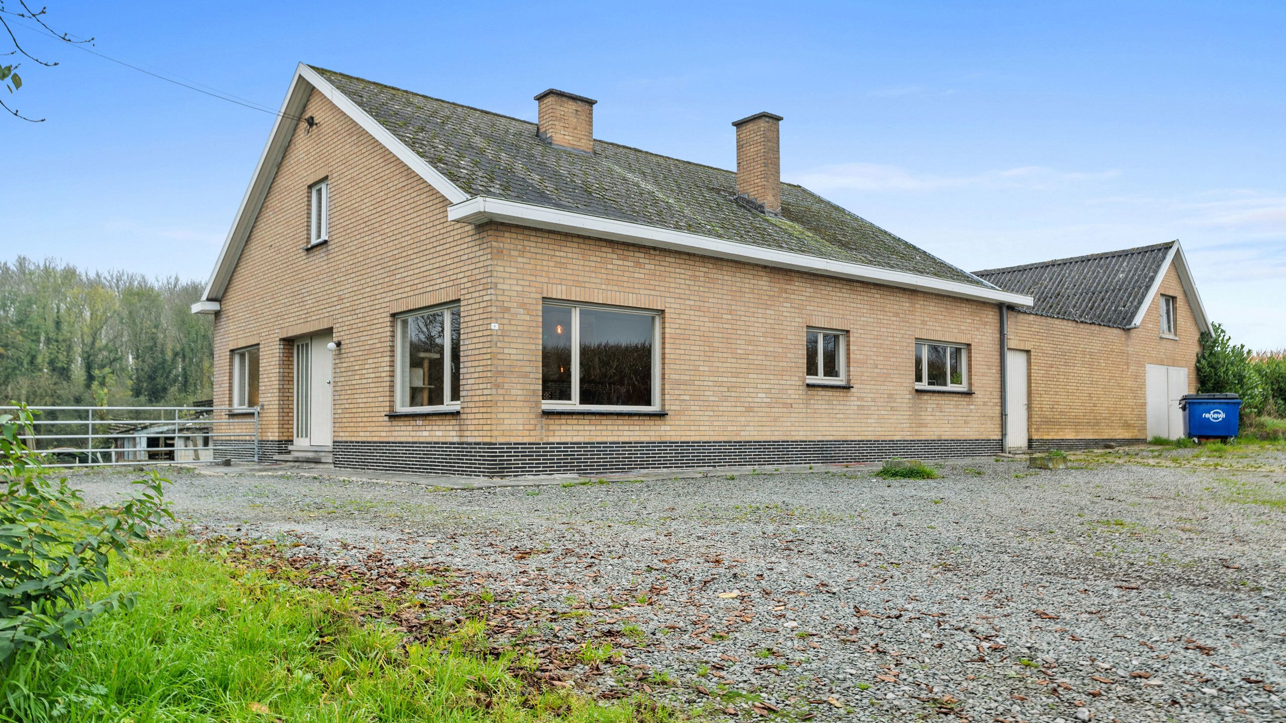 HERZELE - Uniek gelegen woning op +/-2HA foto 3