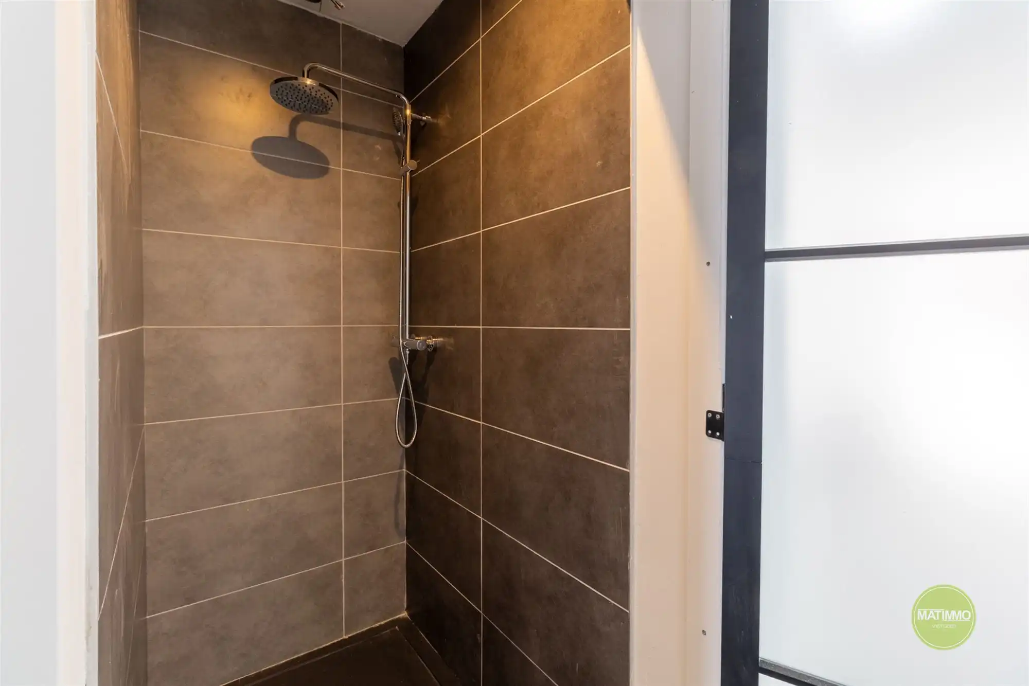 Gerenoveerd duplex appartement met handelszaak in Meerhout foto 21