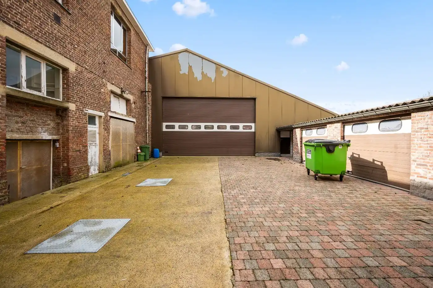 Te renoveren woning met ruime loods en stockagemogelijkheden  foto 4