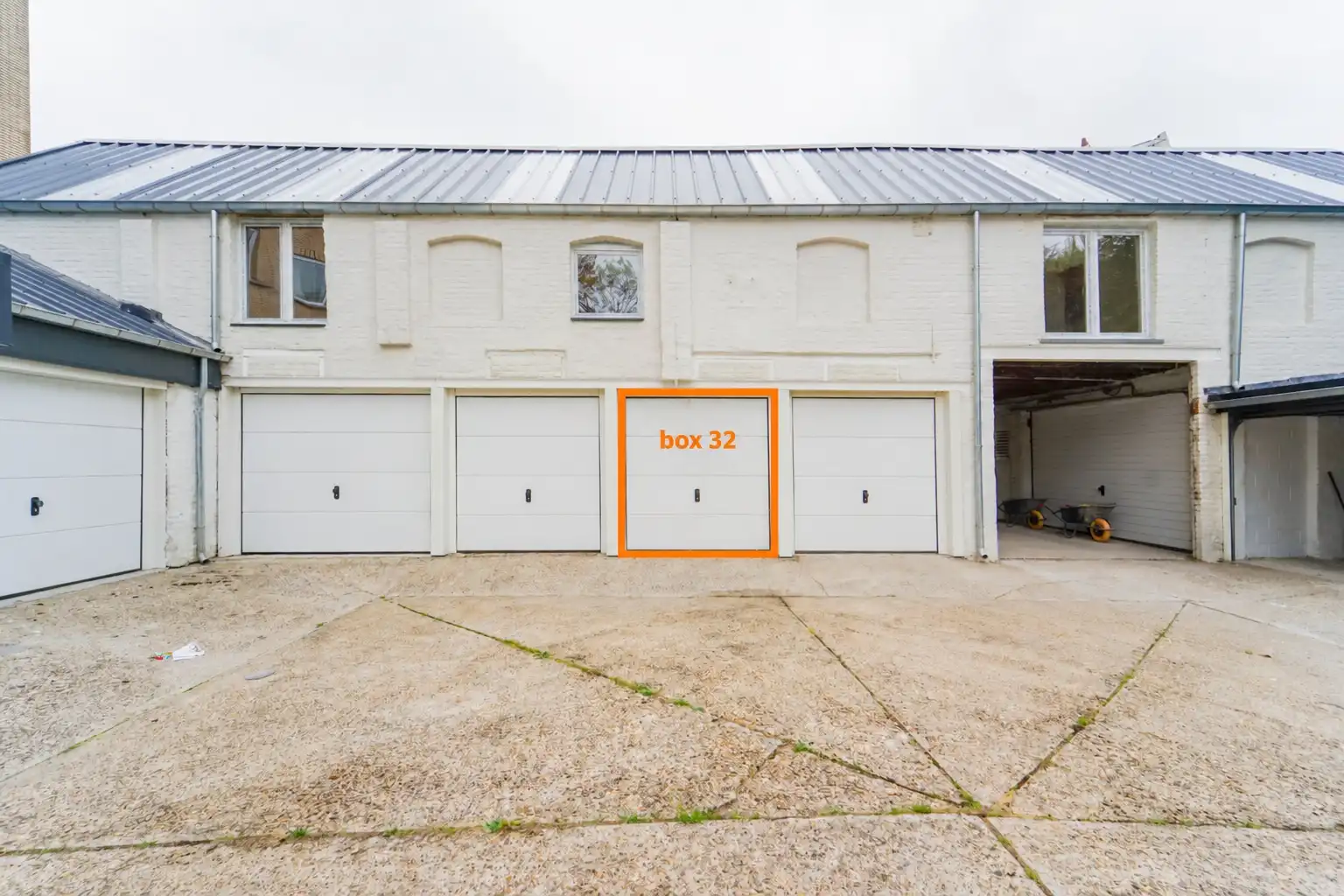 Garage - berging foto {{pictureIndex}}