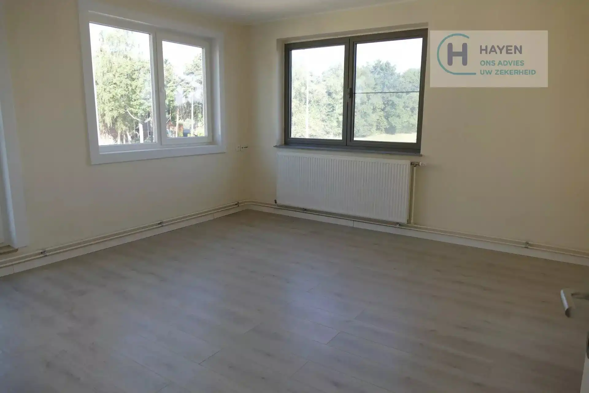 Commercieel pand met woonst en 2 studio's foto 52