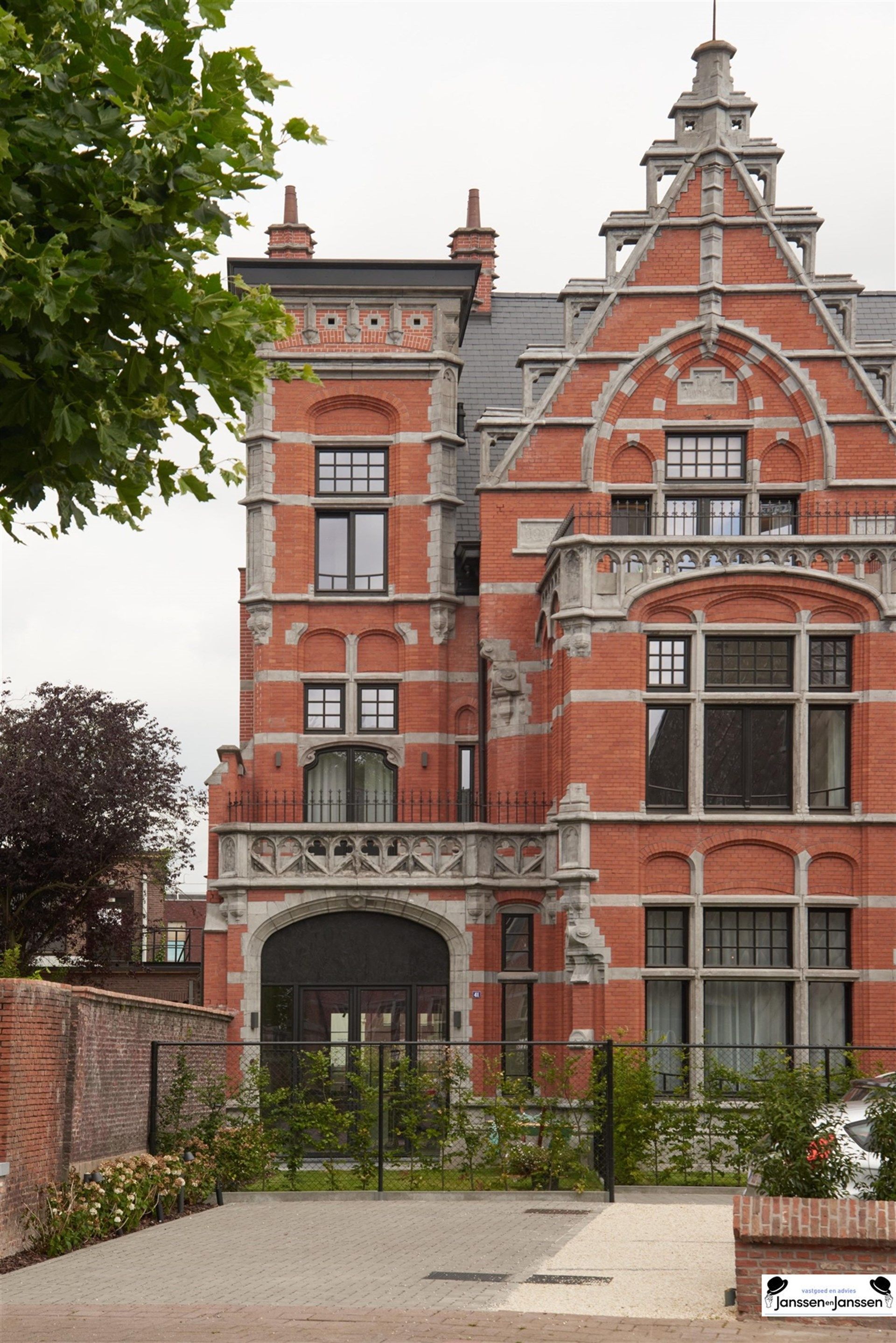 Prachtig appartement van 135 m² met 53 m² terras in Kasteelvilla Hortensia foto 12