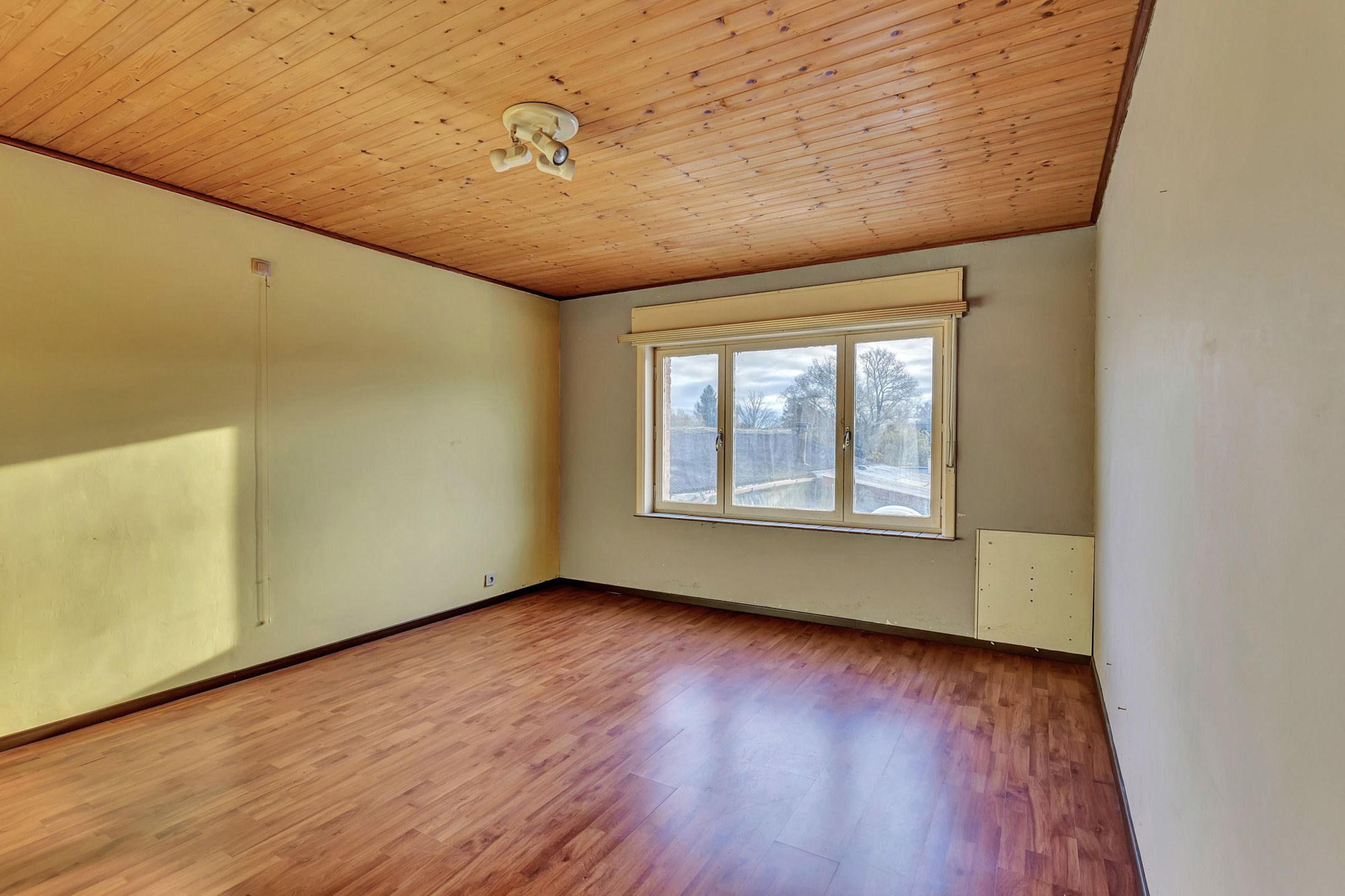 Ruime te renoveren woning op toplocatie foto 17