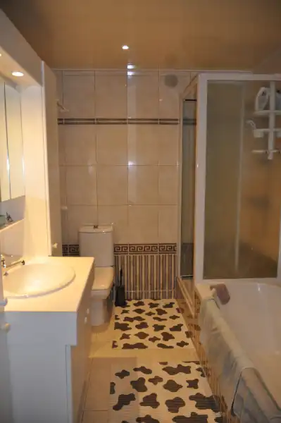 Gezellig ingericht appartement met 2 slaapkamers + standplaats. foto 7