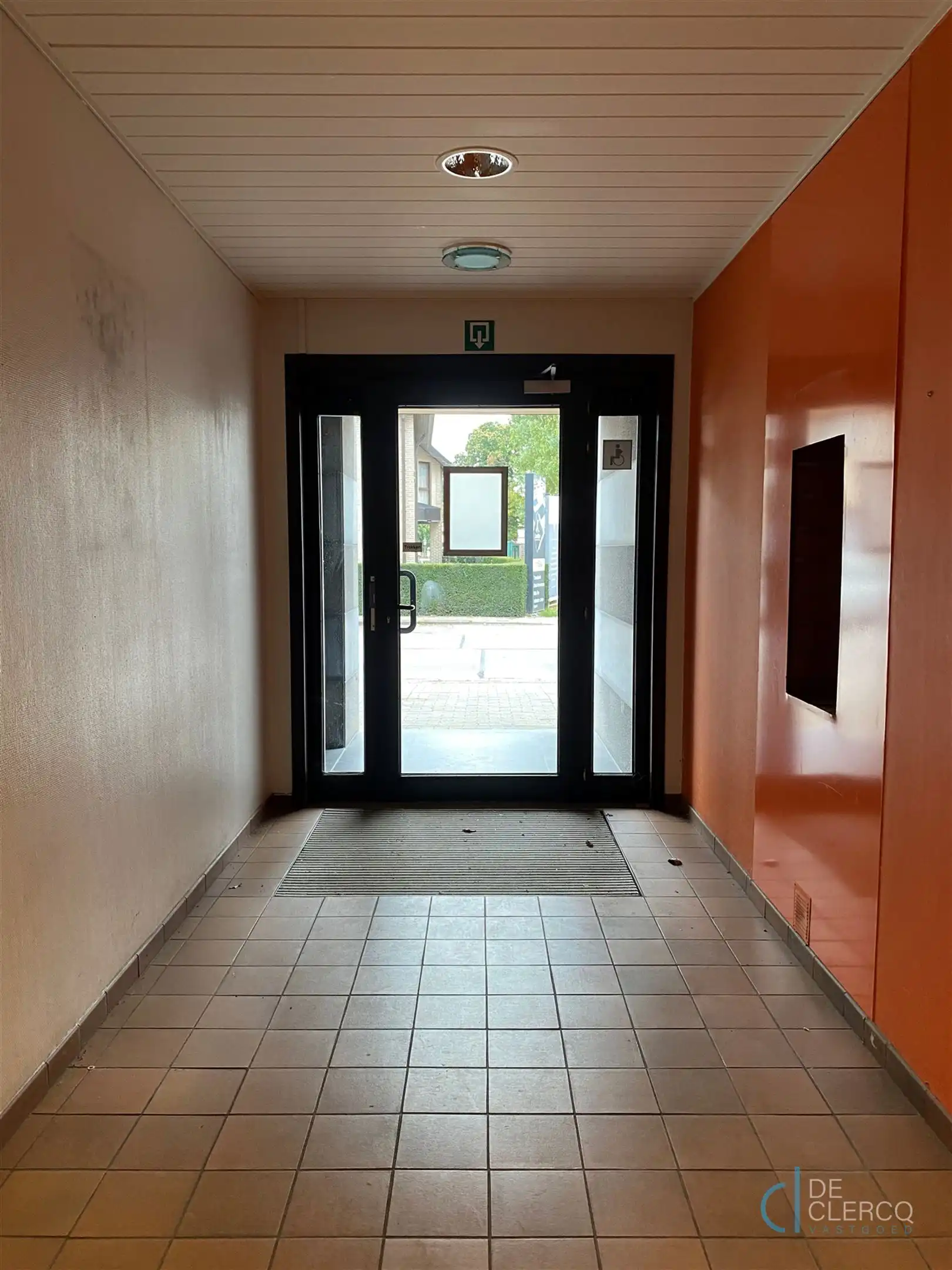 Ruim kantoor met parkeerplaats te huur centrum Lochristi!  foto 2