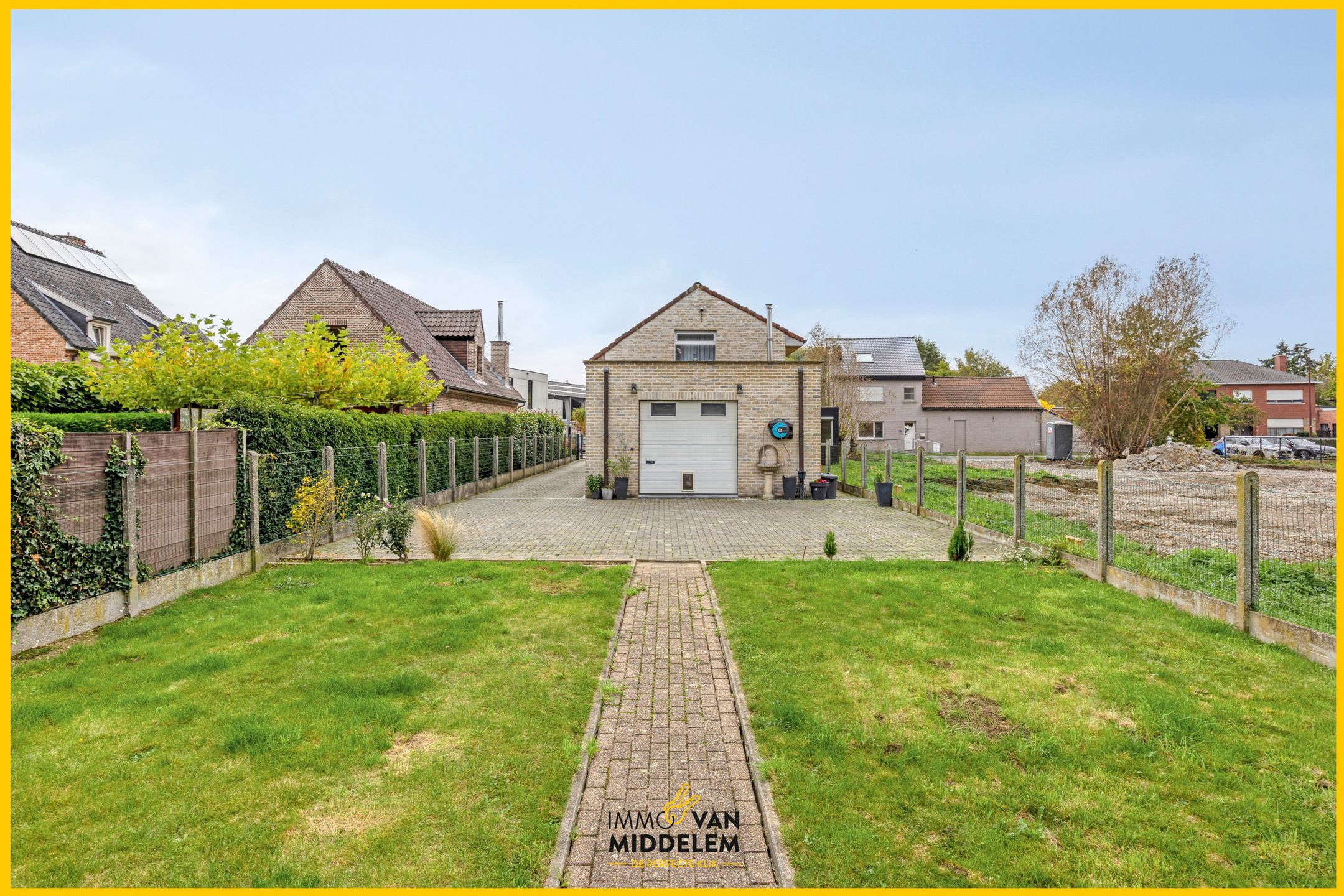 INSTAPKLARE WONING MET 3 KAMERS, TERRAS, TUIN EN GARAGE foto 3