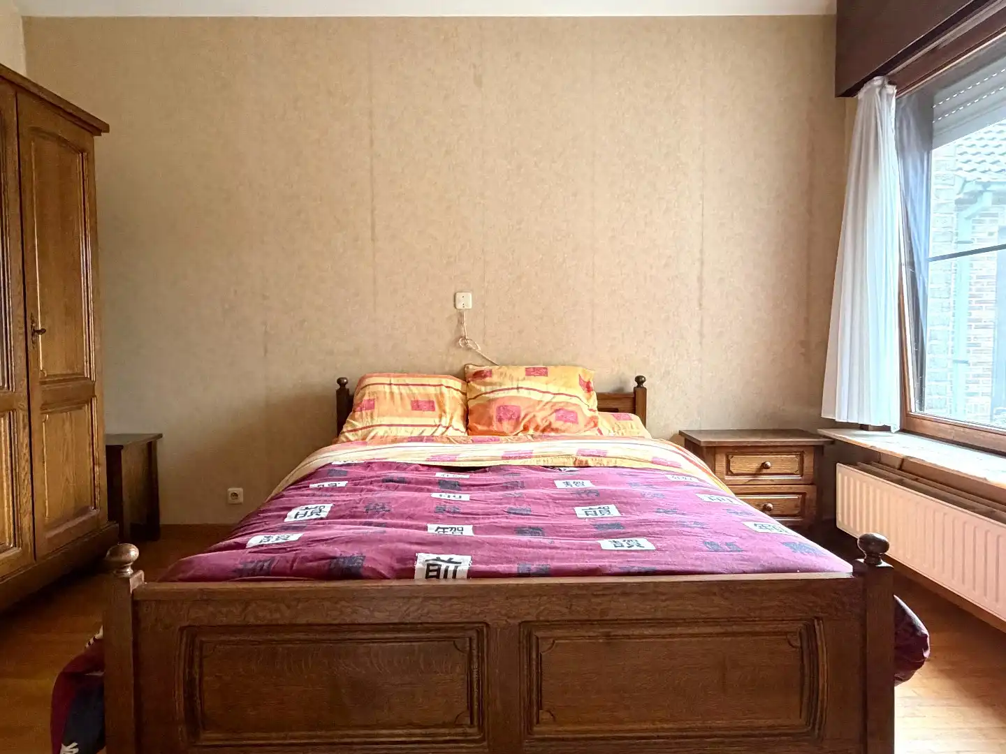 Instapklare open bebouwing met gelijkvloerse slaap- en badkamer en drie slaapkamers op verdiep. foto 14