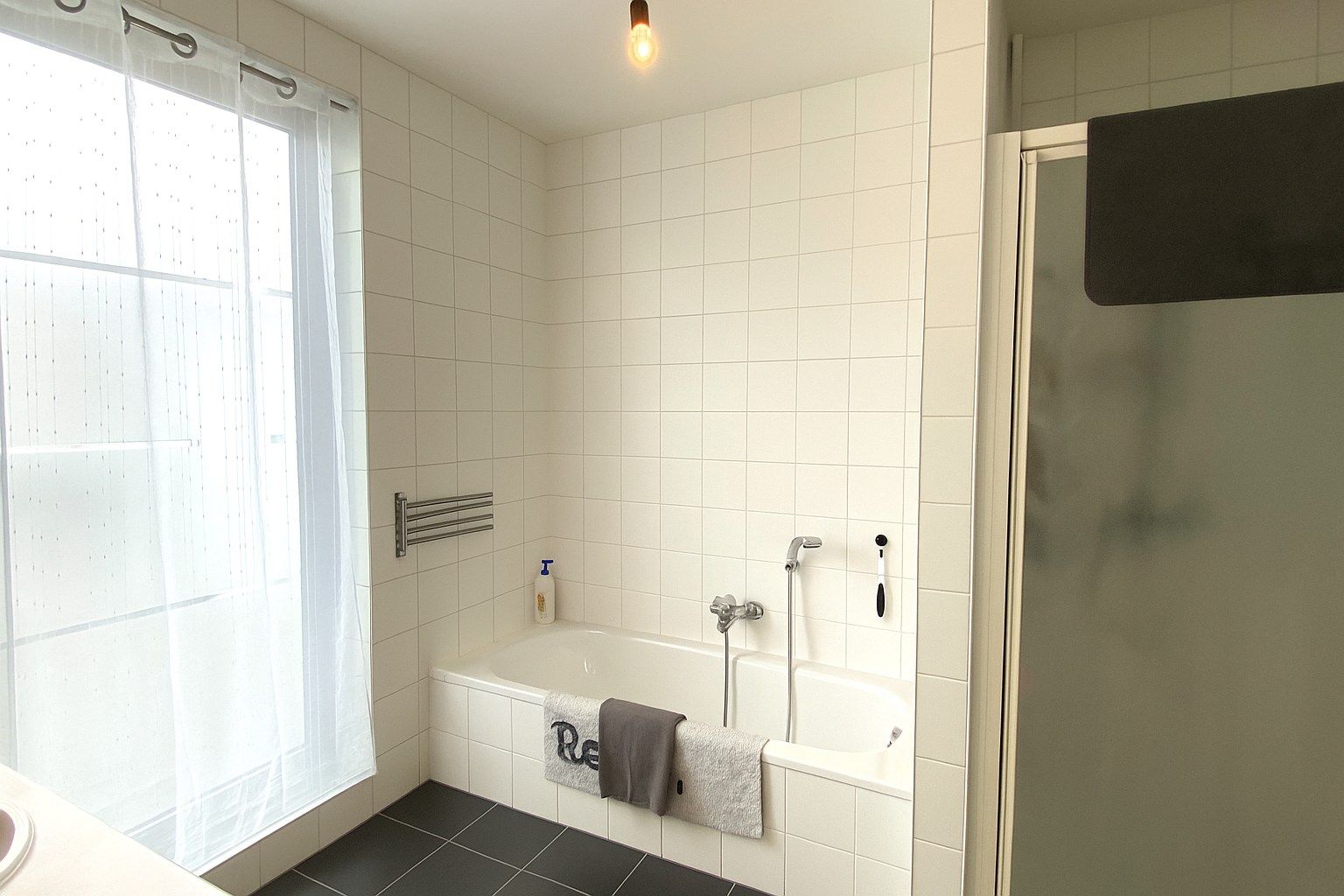 CENTRAAL GELEGEN RIJWONING MET 3 SLPKS EN GARAGE foto 10