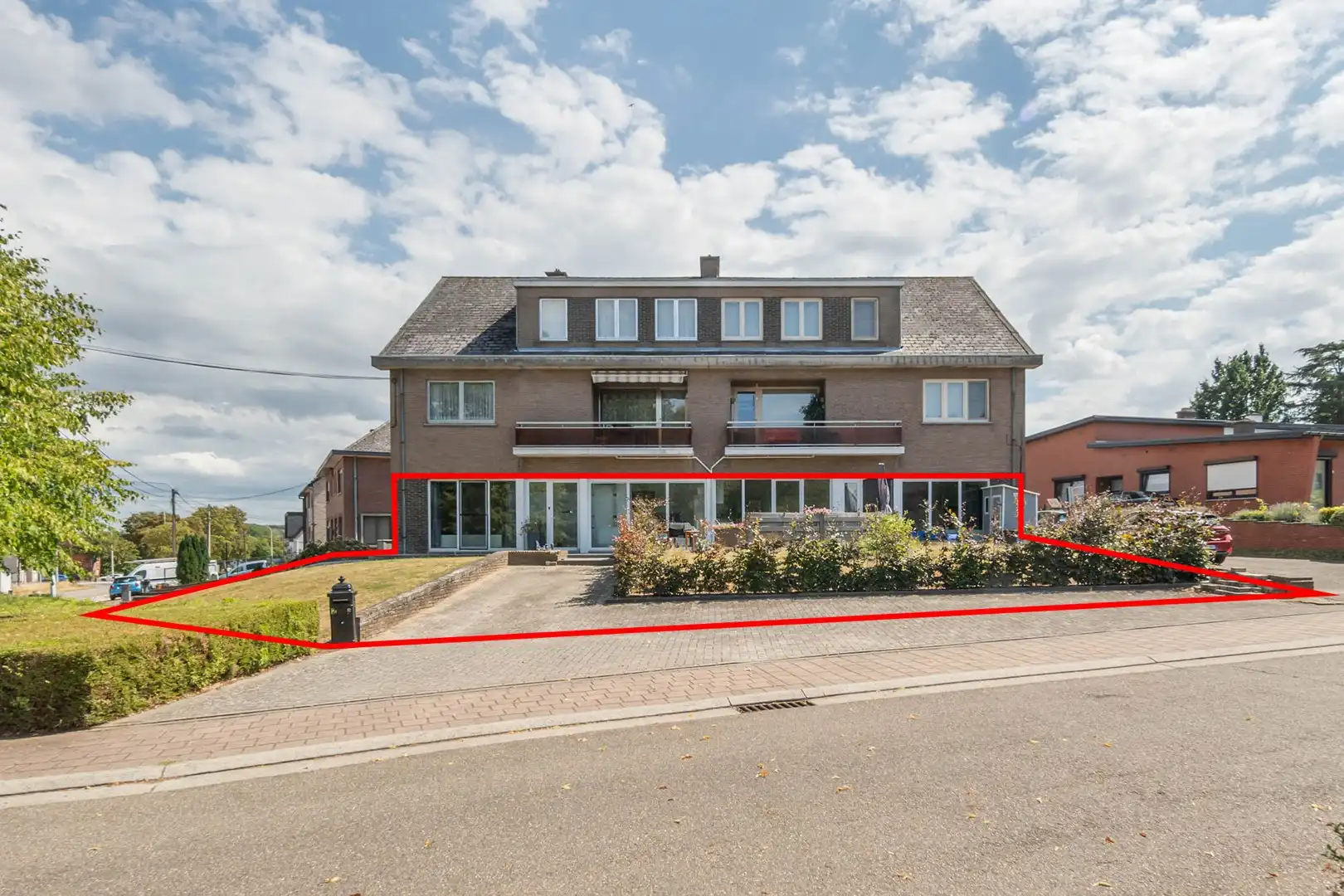 Gelijkvloers appartement met voortuin en privéparking in Diest foto 2