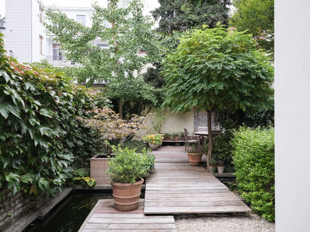 Omgeving Miljoenenkwartier - Bijzonder ruime herenwoning met tuin nabij het Paul de Smet de Naeyerpark. foto 11