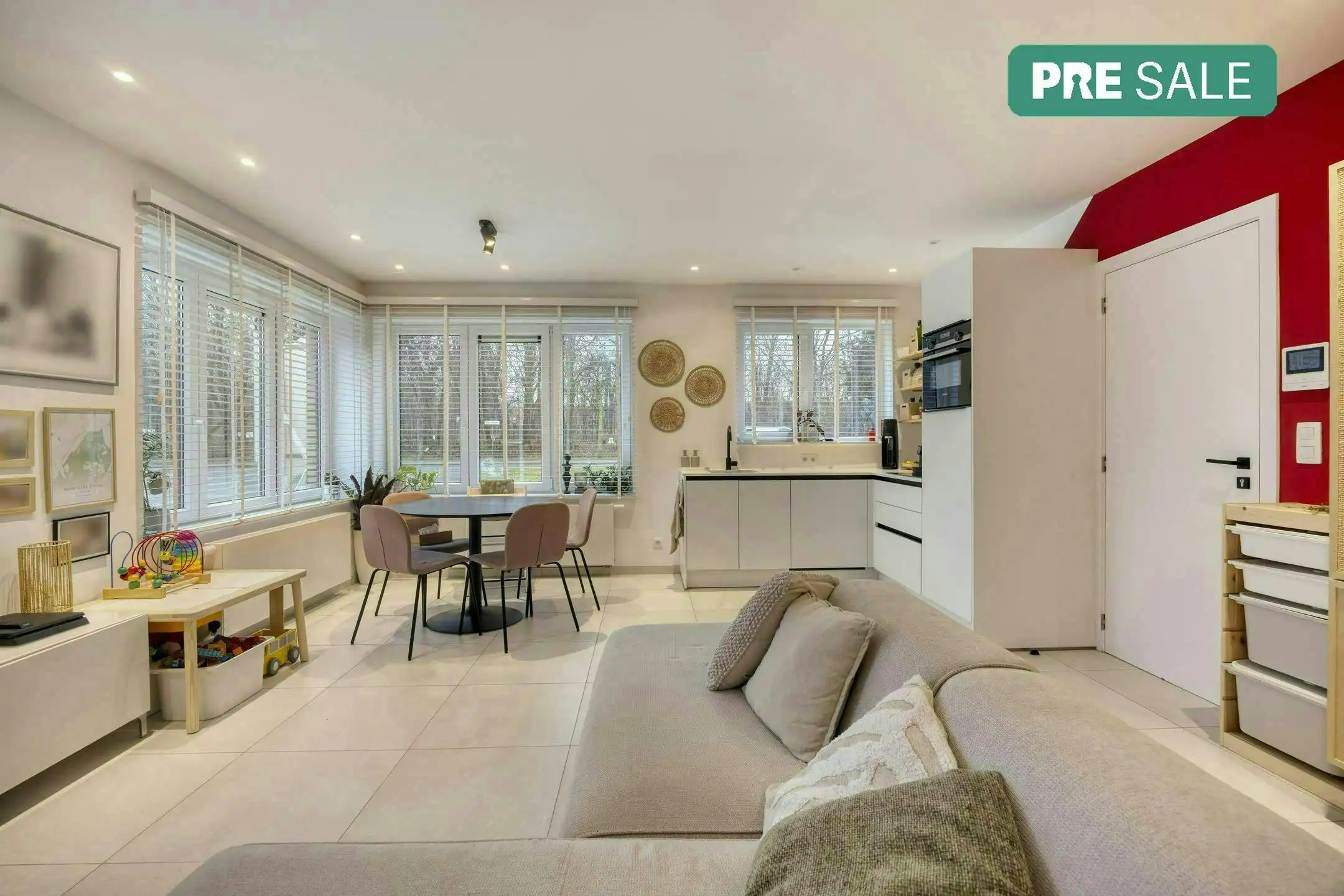 Gelijkvloers appartement met prachtige zuid-tuin en garage foto {{pictureIndex}}