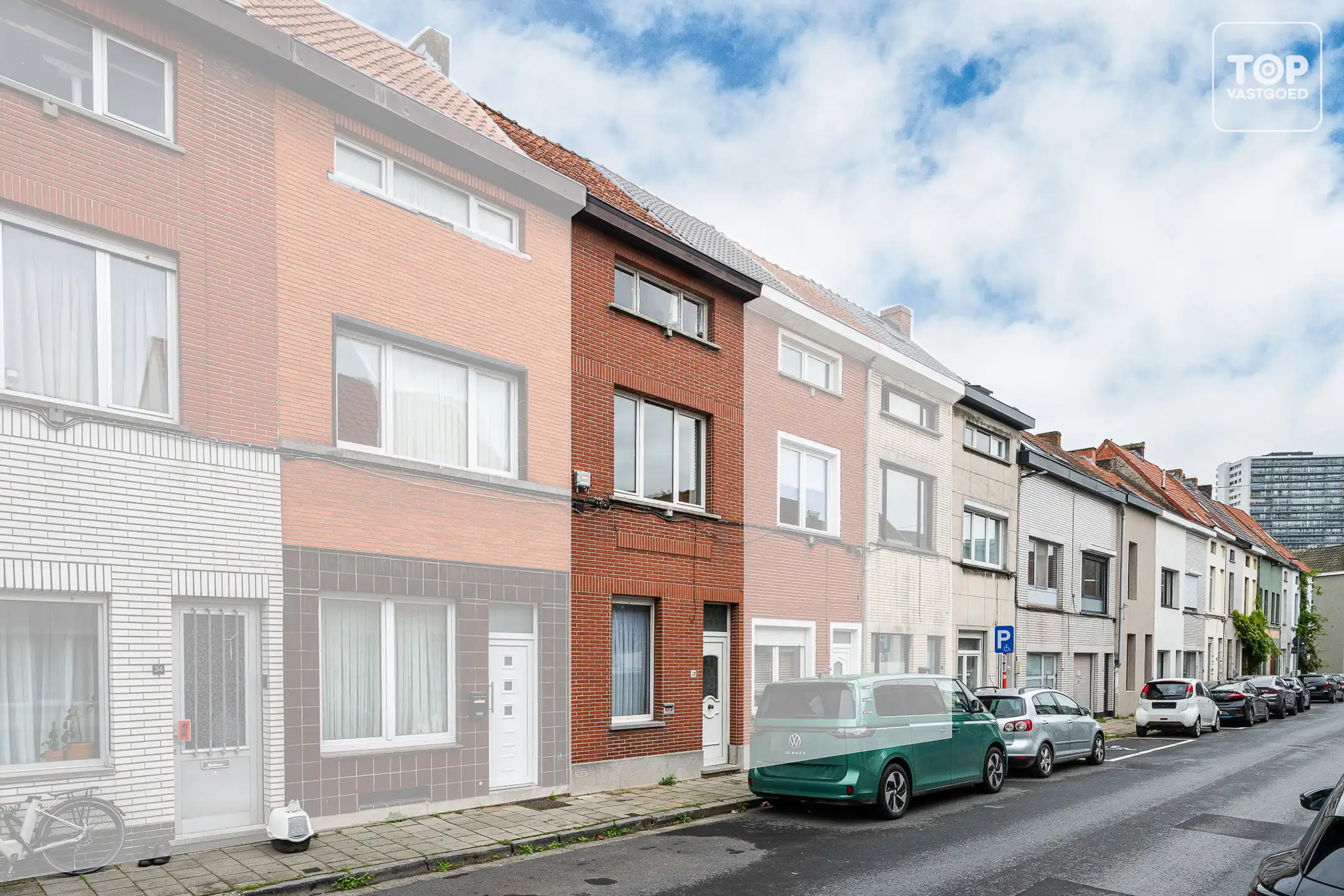 Woning met 2 slaapkamers, zolder en buitenkoer op een steenworp van het historisch centrum.  foto 2