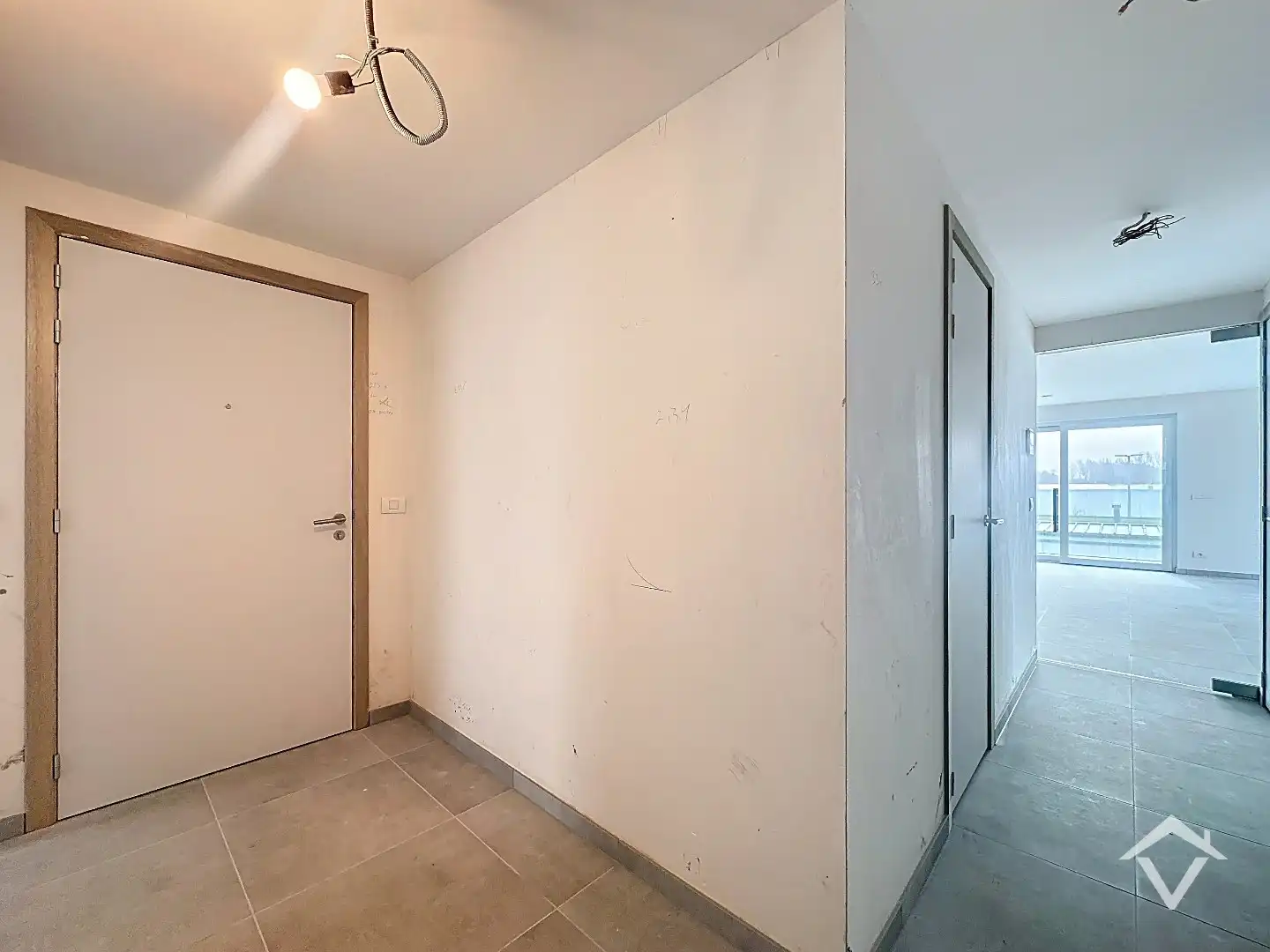 Wonen nabij jachthaven en zee - ruim appartement met terras en drie slaapkamers foto 2
