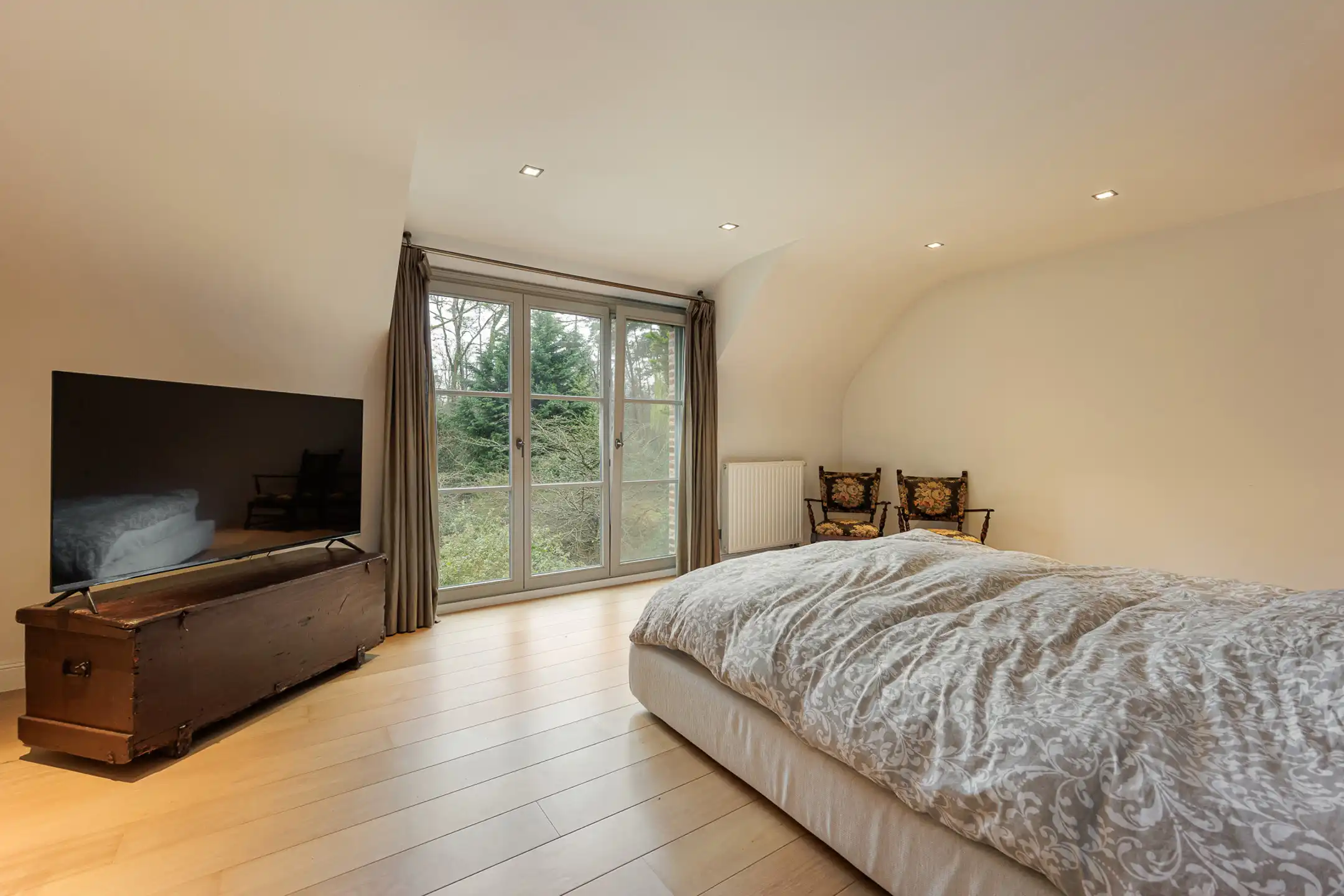 Stijlvolle pastorijvilla met 6 slaapkamers en prachtige tuin foto 9