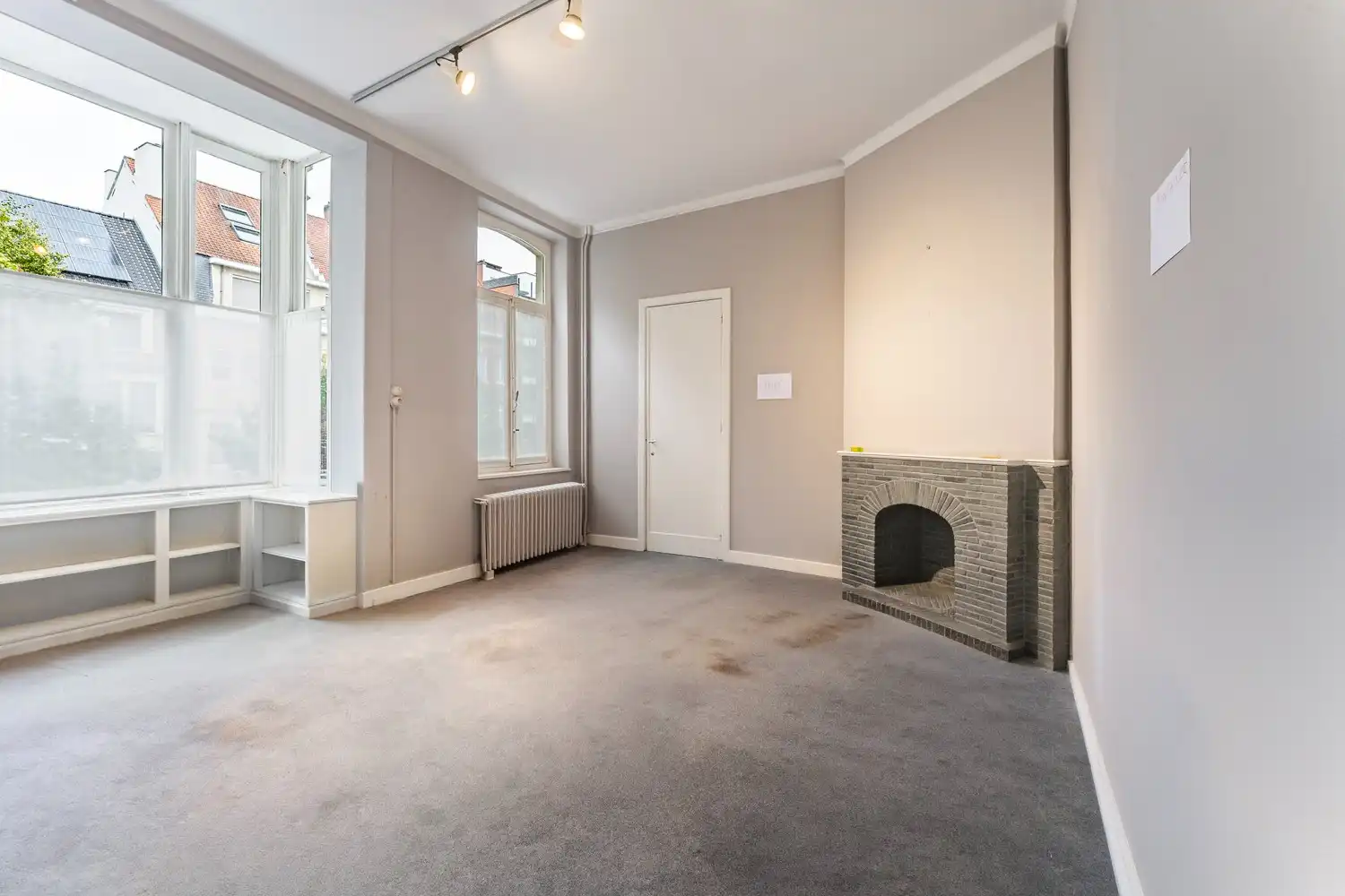 Karaktervol herenhuis uit 1874 op unieke historische locatie in Kortrijk foto 8