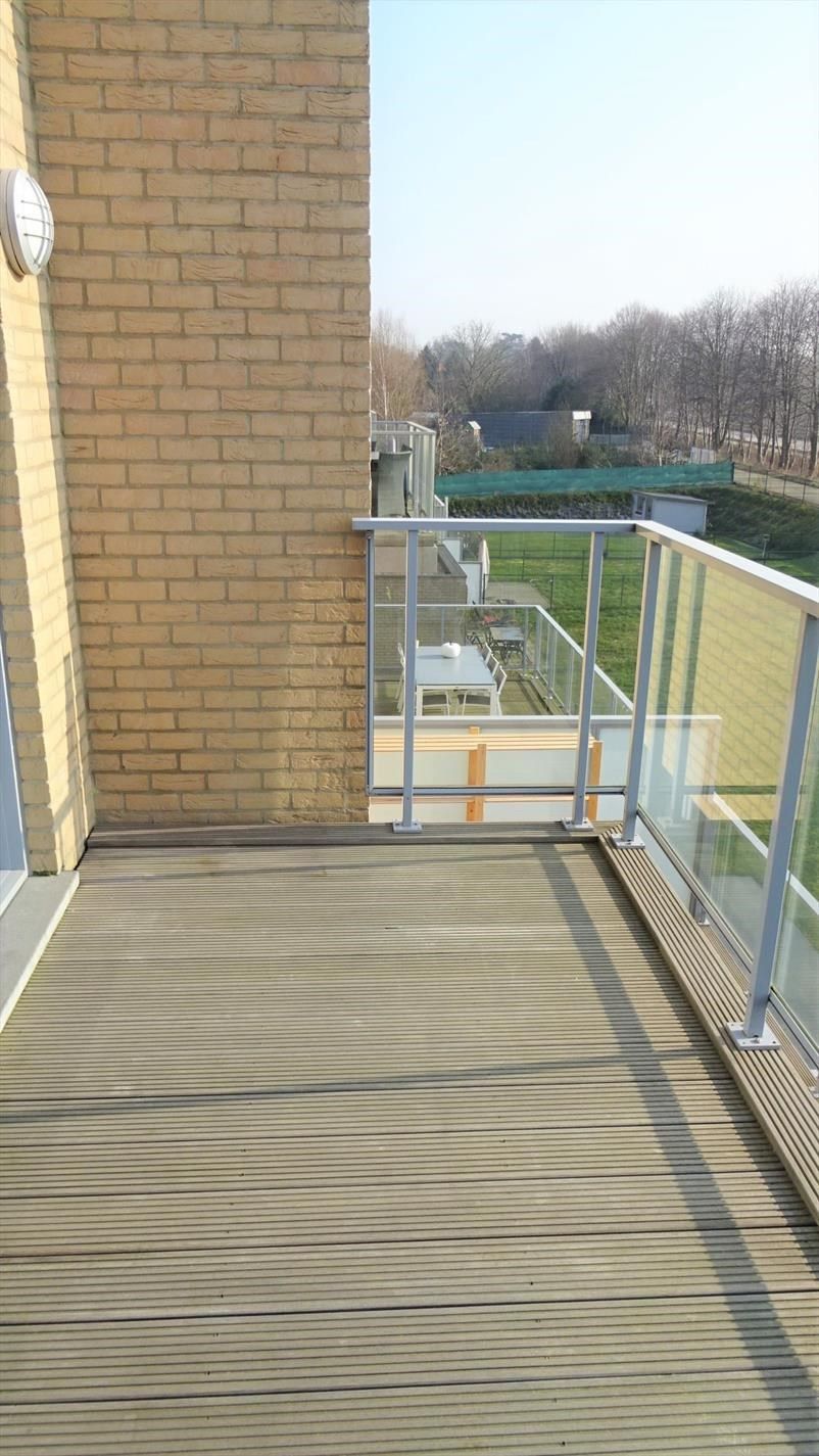 Ruim app. met 2 slpks, terras, parkeerplaats en kelder foto 3