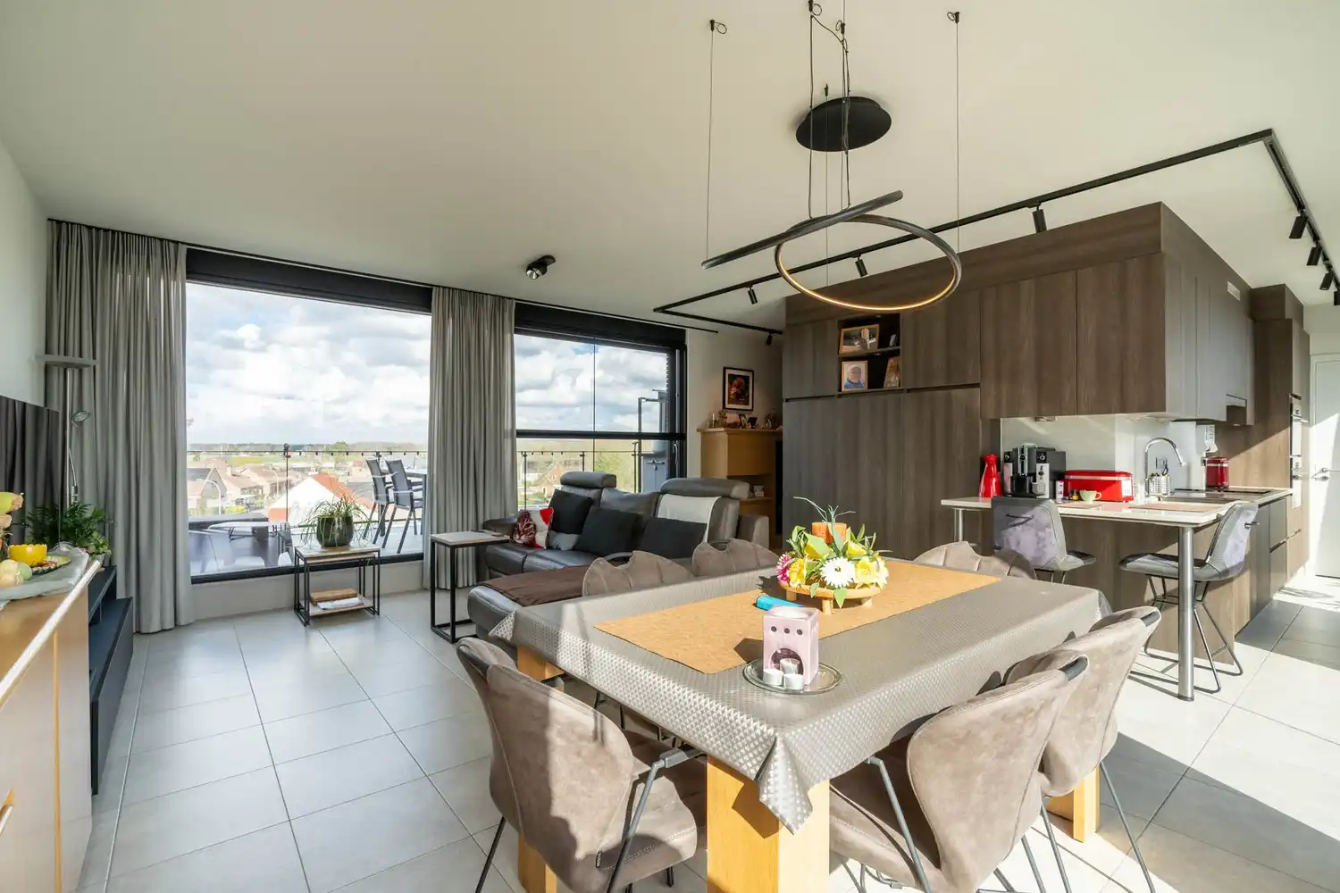 Recent, modern twee-slaapkamer appartement inclusief kelder en twee ondergrondse autostaanplaatsen te Werchter ! foto 7