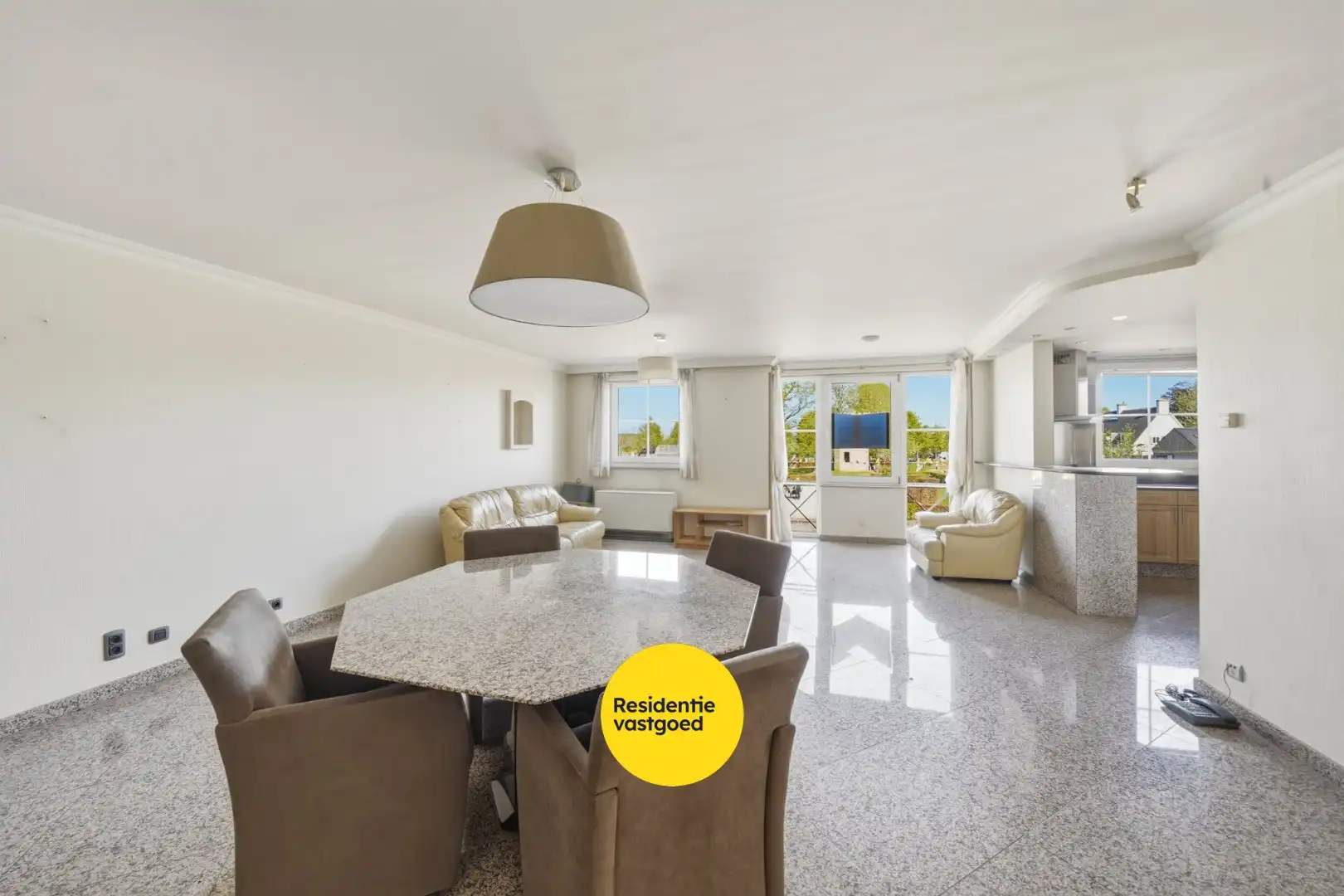 Instapklaar appartement met 2 slaapkamers en terras van 63 m² foto 7