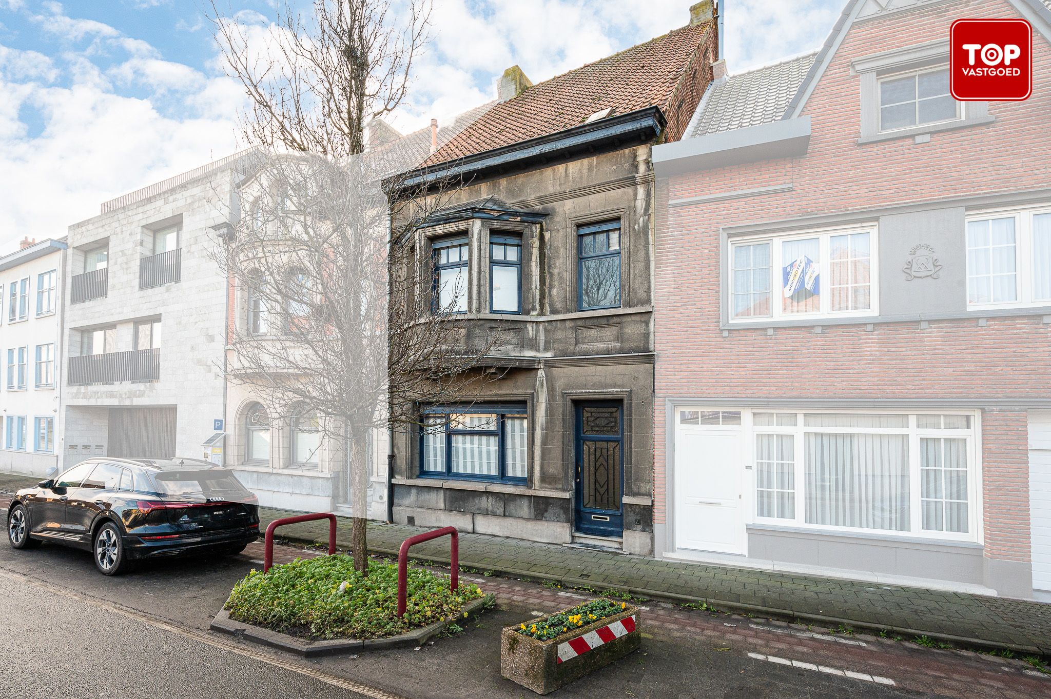 Gezinswoning te koop in hartje Deinze foto {{pictureIndex}}