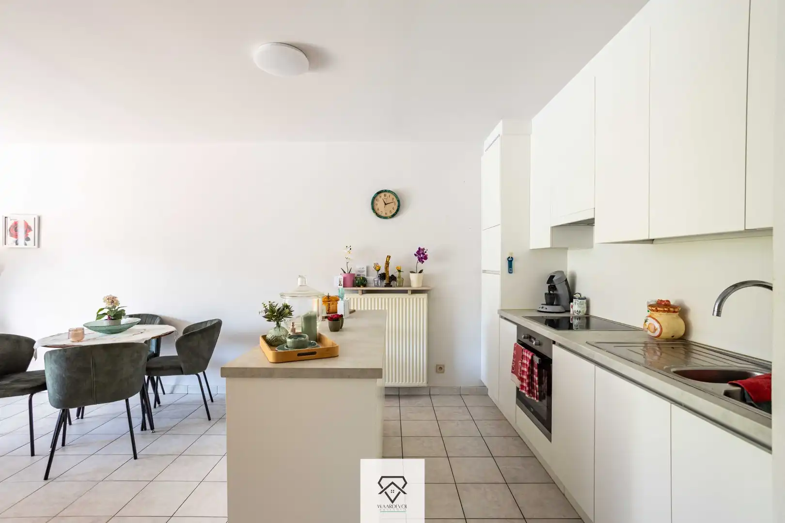 Instapklaar appartement op topligging aan de Markt van Deinze foto 2
