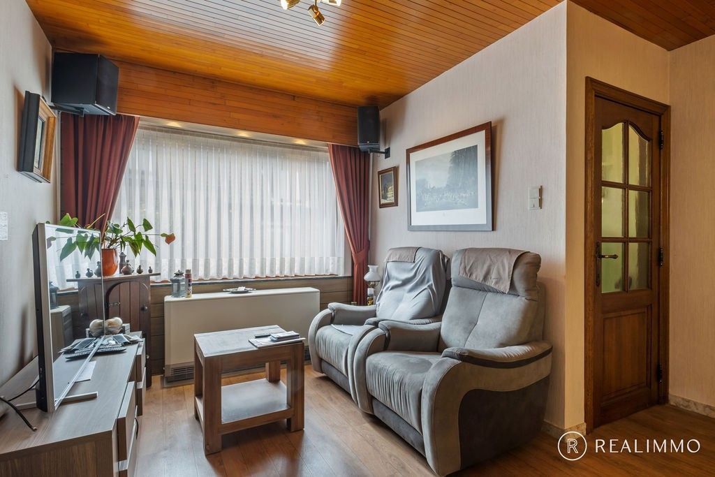 Te renoveren gezinswoning met uitweg en garage in Avelgem foto 4