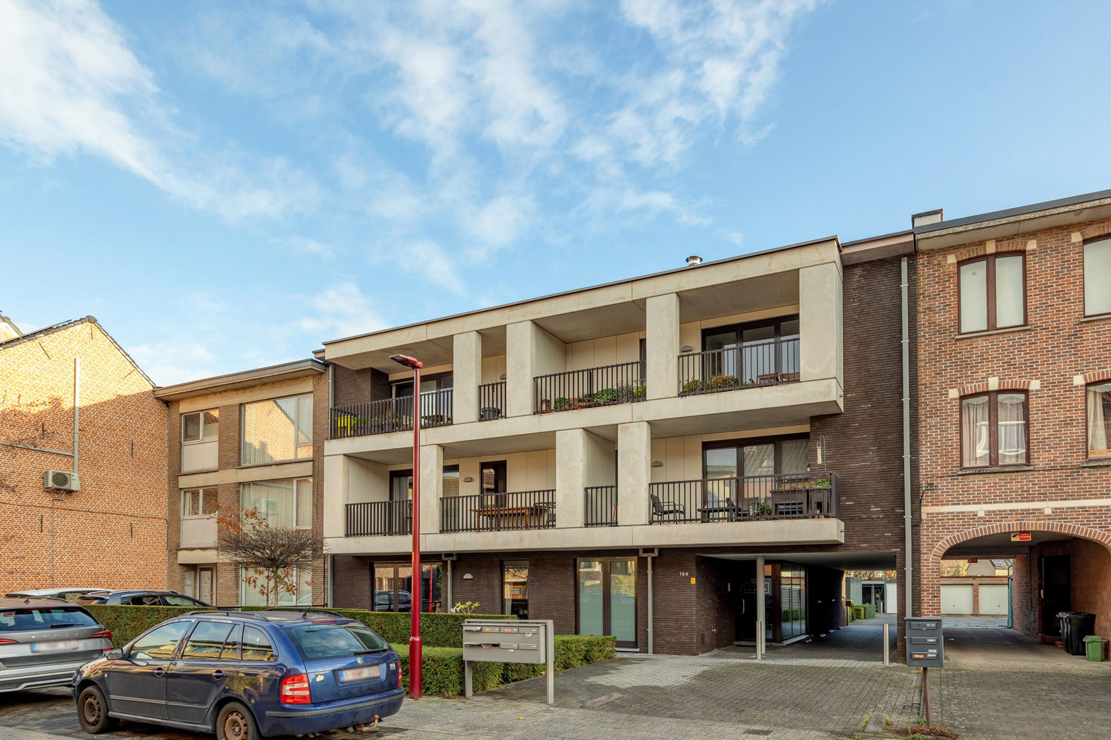 Gelijkvloers app met 2 terrassen en garagebox foto 12